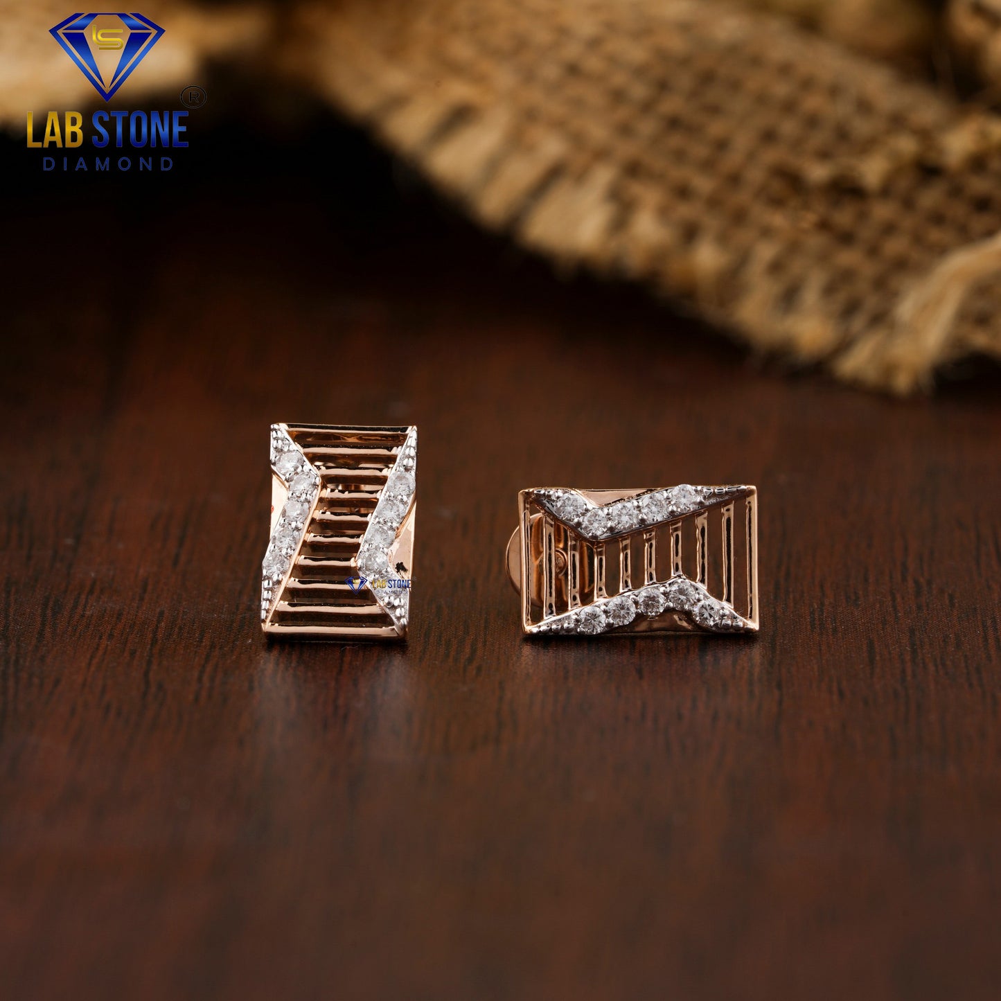 0.15 TDW Round Cut Diamond Stud Earring