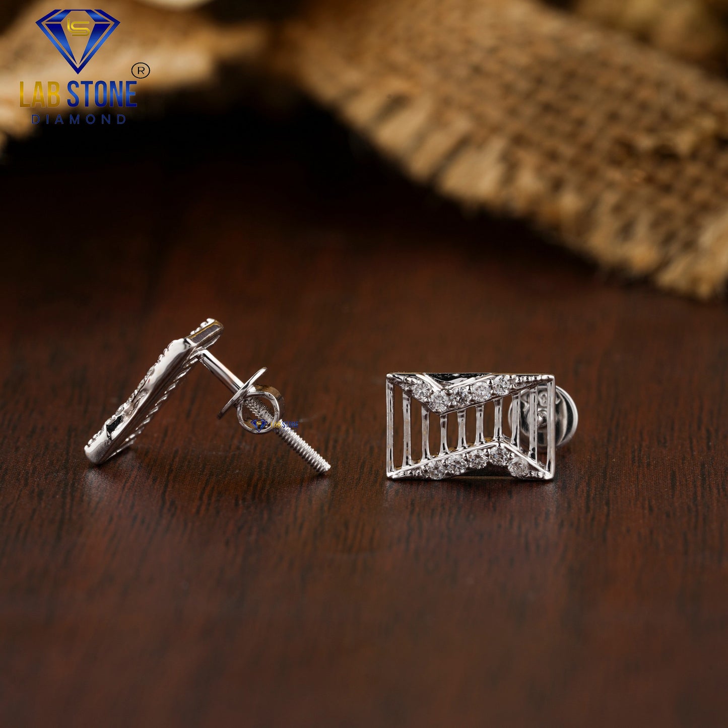 0.15 TDW Round Cut Diamond Stud Earring