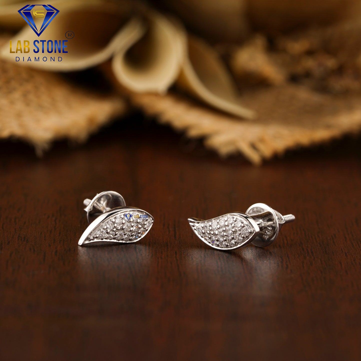 0.258 TDW Round Cut Diamond Stud Earring