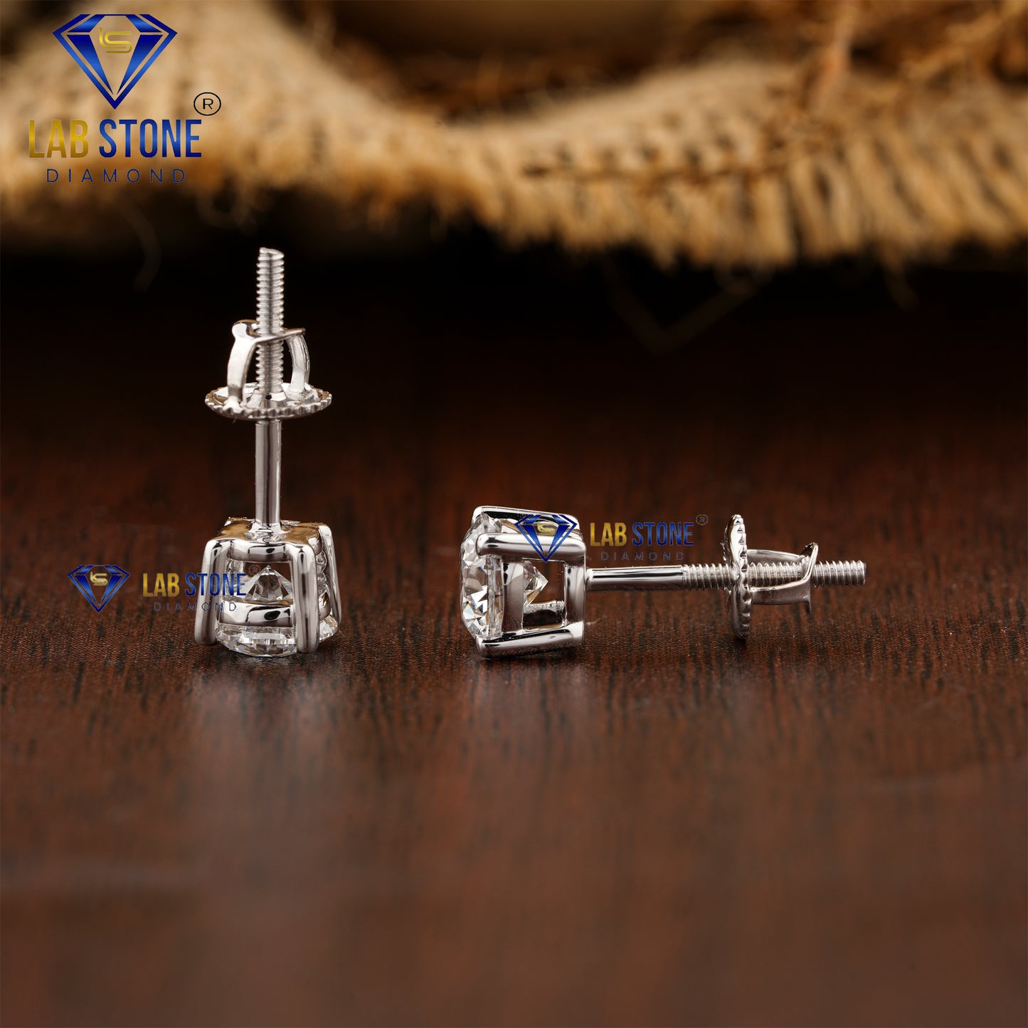 1.07 TDW Round Cut Diamond Stud Earrings