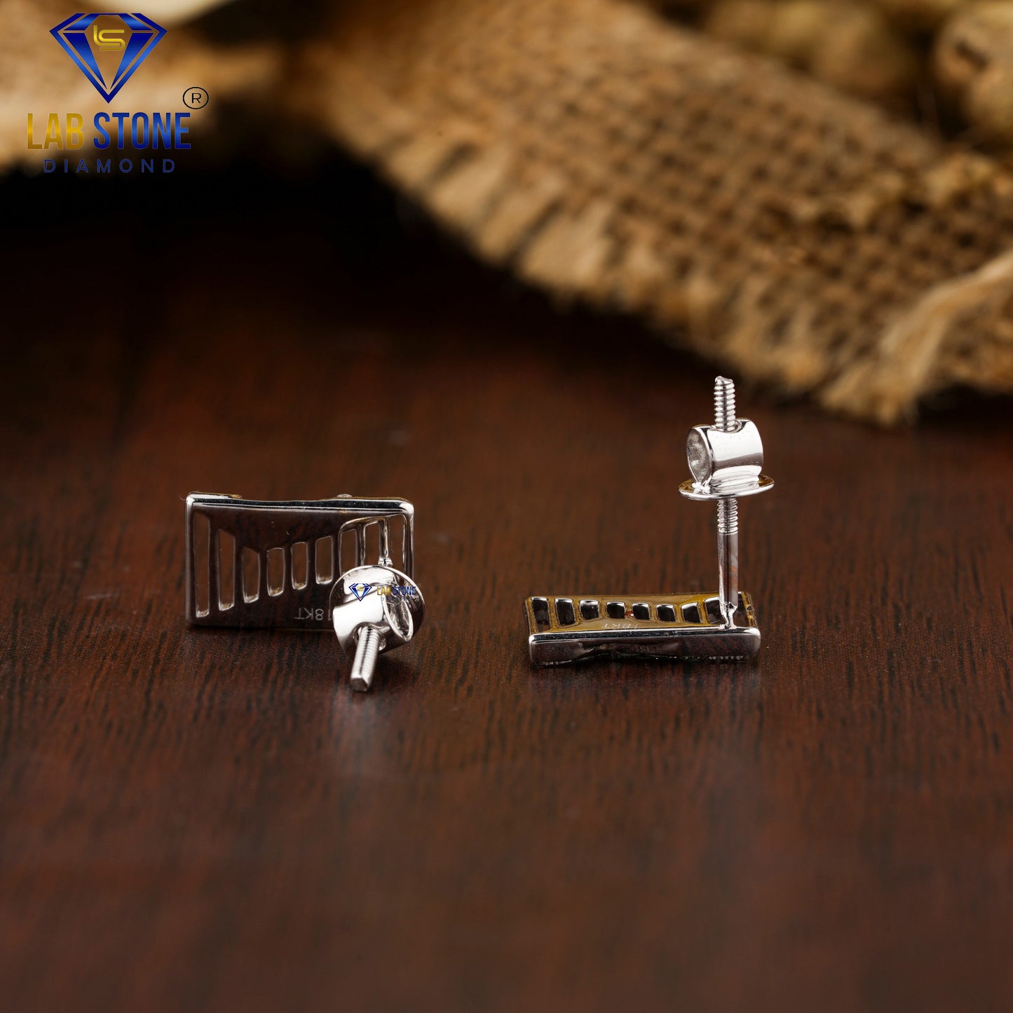 0.15 TDW Round Cut Diamond Stud Earring