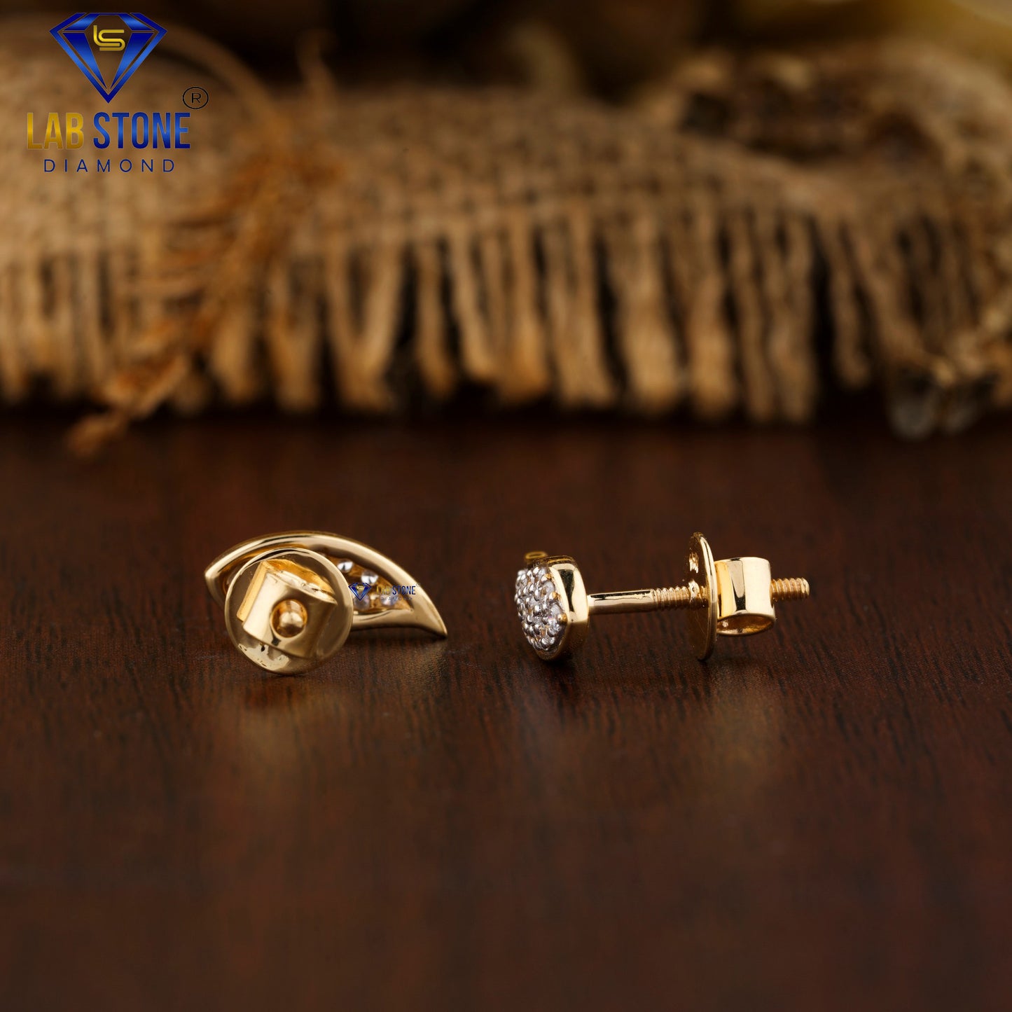 0.258 TDW Round Cut Diamond Stud Earring