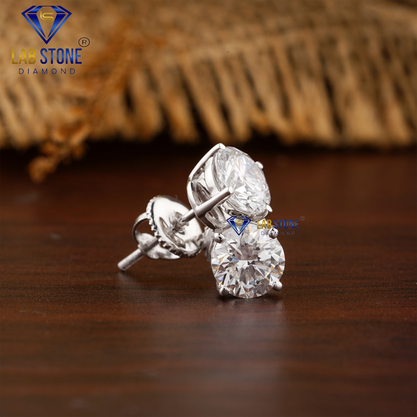 1.07 TDW Round Cut Diamond Stud Earring