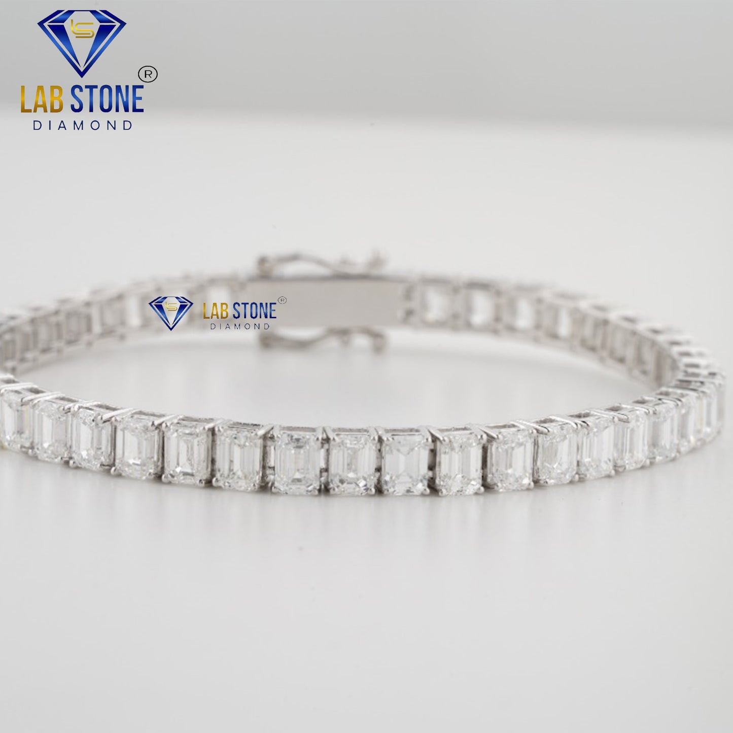18.06 TDW Emerald Cut Diamond Tennis Bracelet