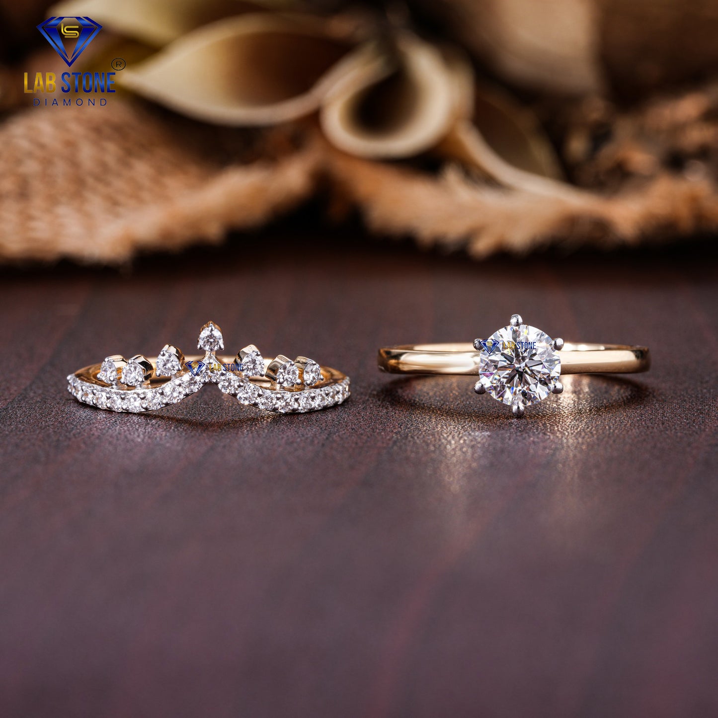 0.85 TDW Round Cut Diamond Women's Ring with Band