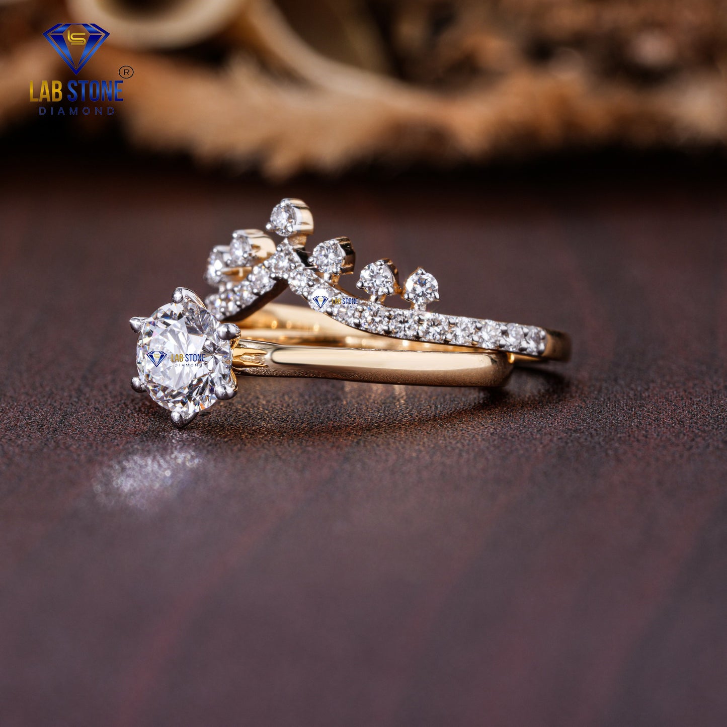 0.85 TDW Round Cut Diamond Women's Ring with Band