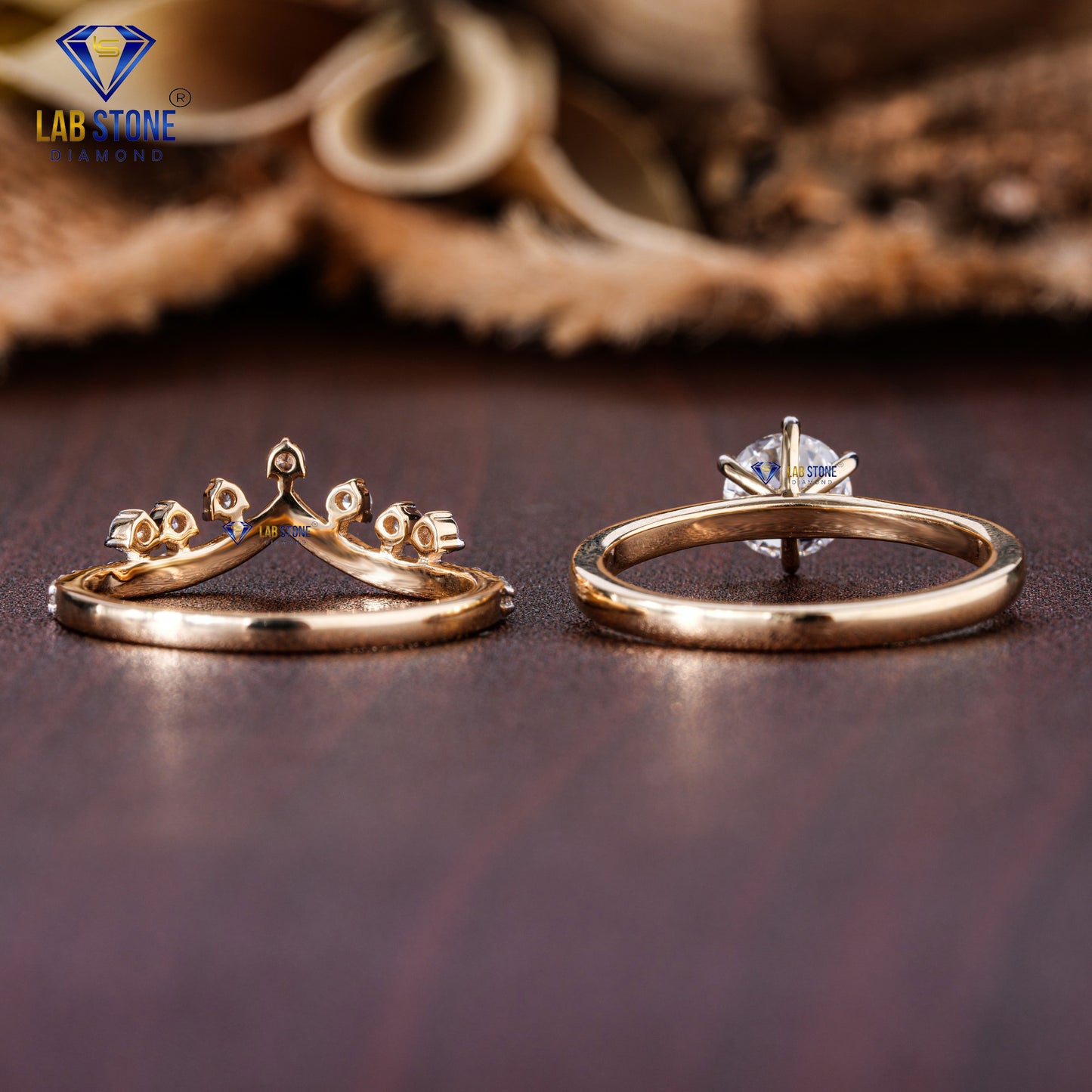 0.85 TDW Round Cut Diamond Women's Ring with Band