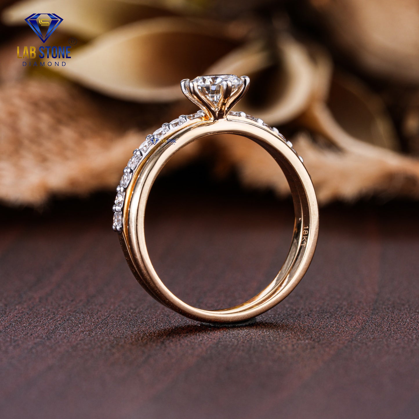 0.78 TDW Round Cut Diamond Women's Ring with Band