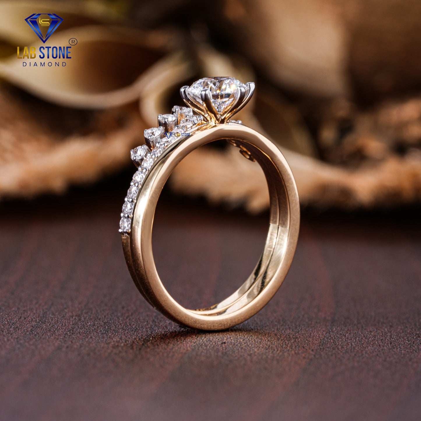 0.85 TDW Round Cut Diamond Women's Ring with Band