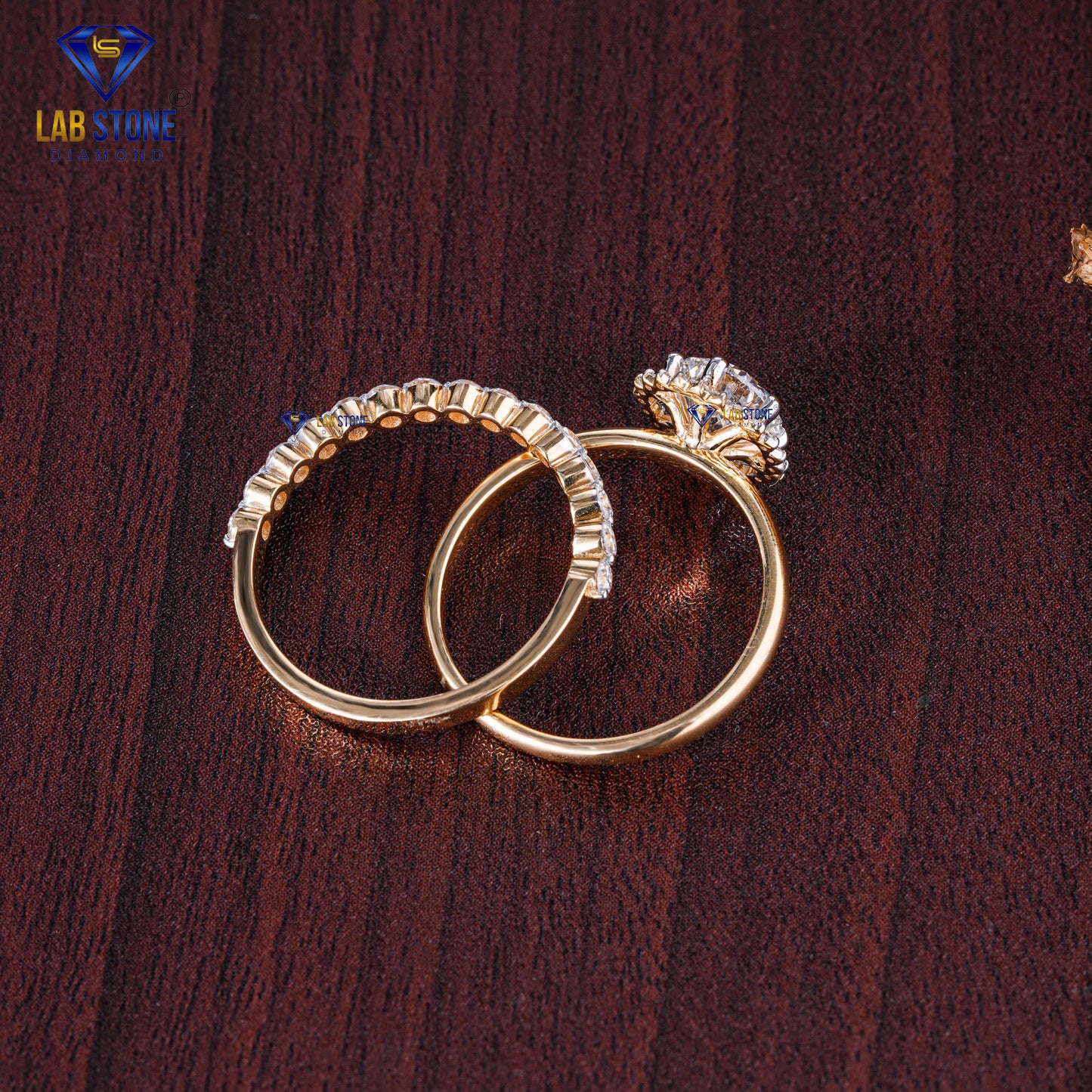 1.42 TDW Round Cut Diamond Women's Ring with Band