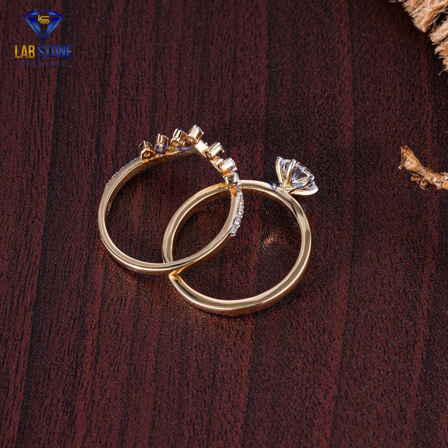 0.85 TDW Round Cut Diamond Women's Ring with Band