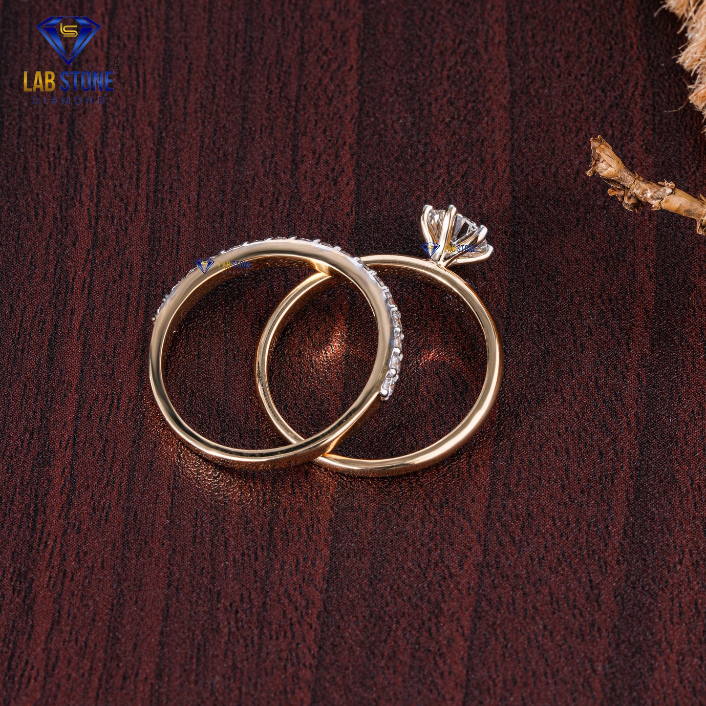 0.78 TDW Round Cut Diamond Women's Ring with Band