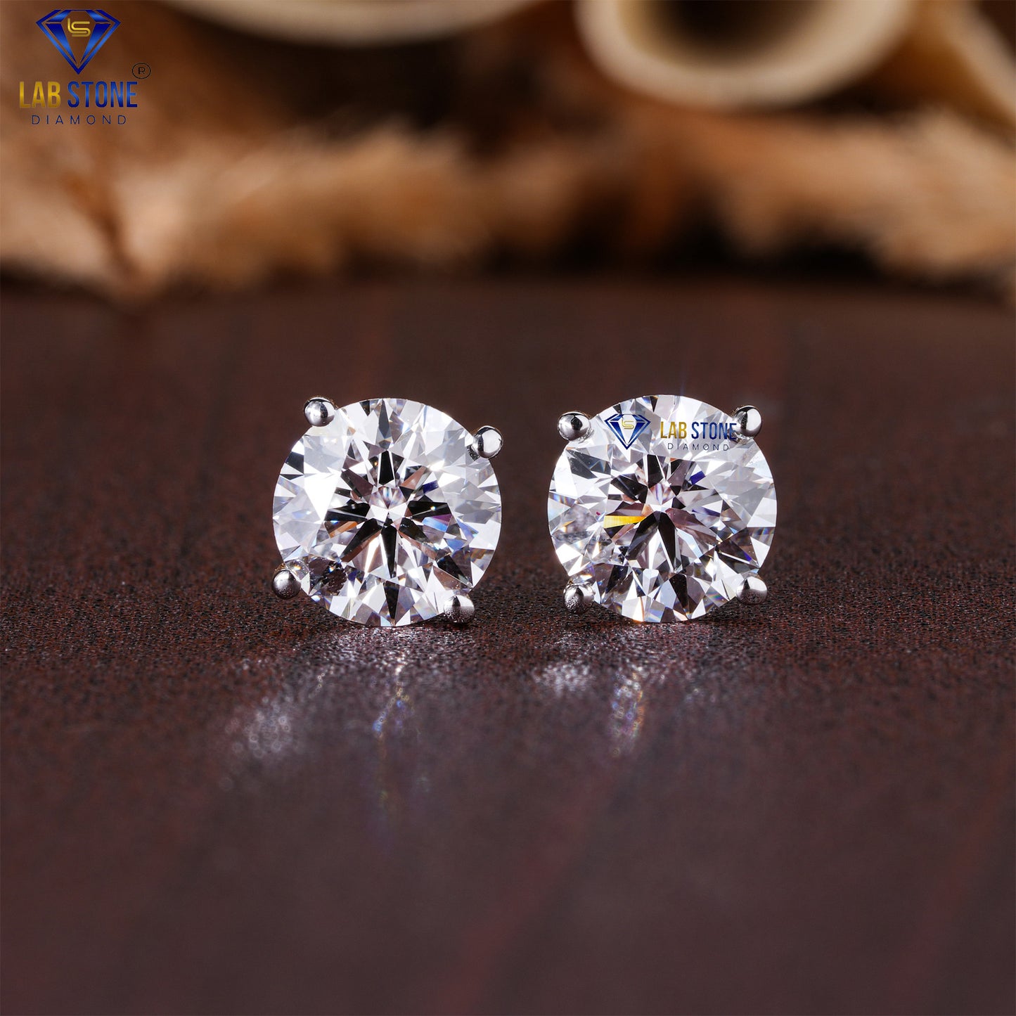 10.02 TDW Round Cut Diamond Solitaire Stud