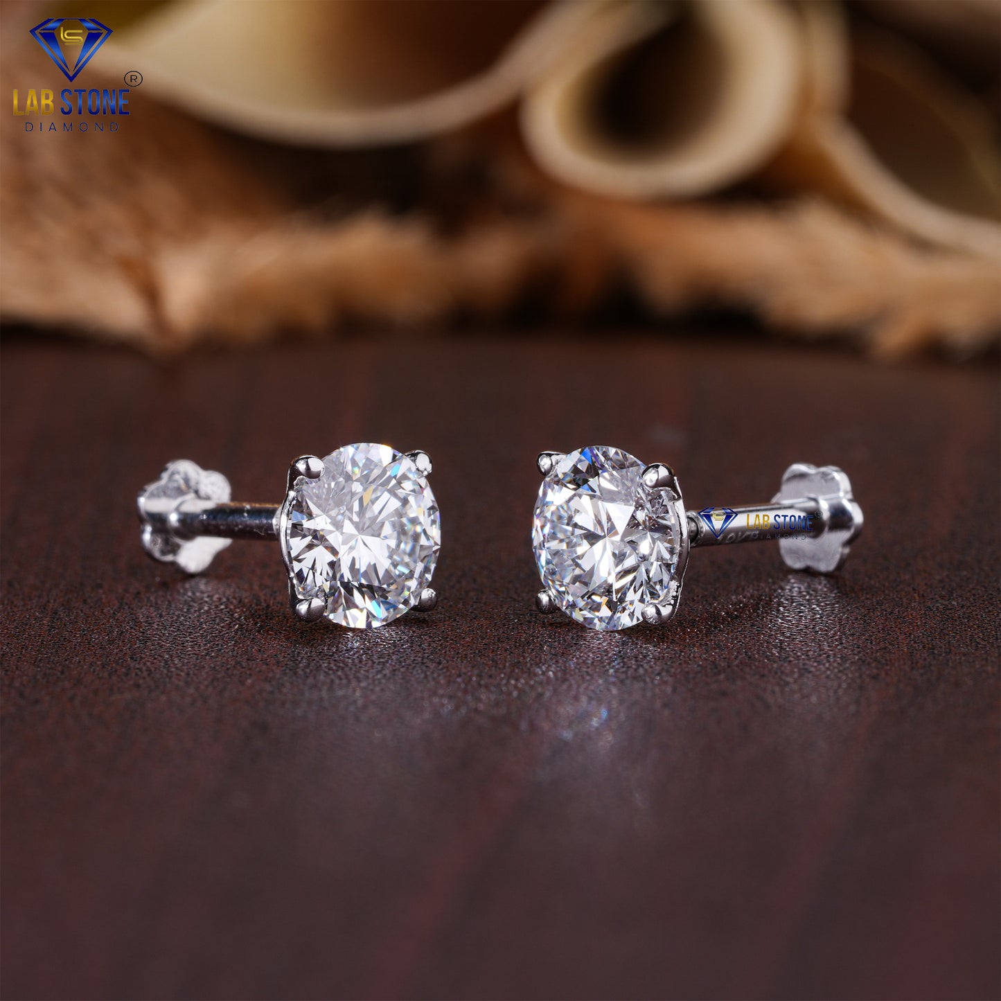 10.02 TDW Round Cut Diamond Solitaire Stud