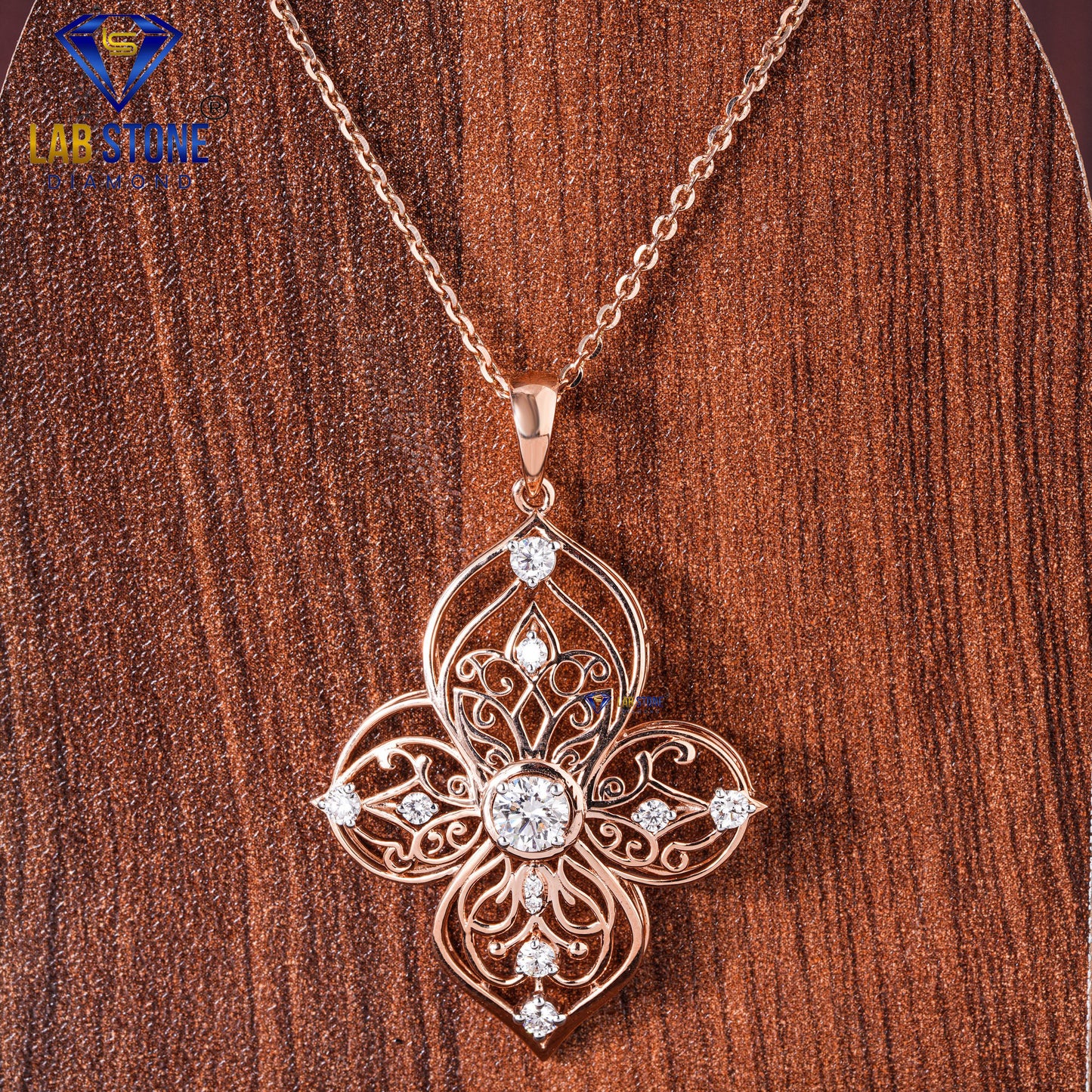 0.70 TDW Round Cut Diamond Custom Pendant