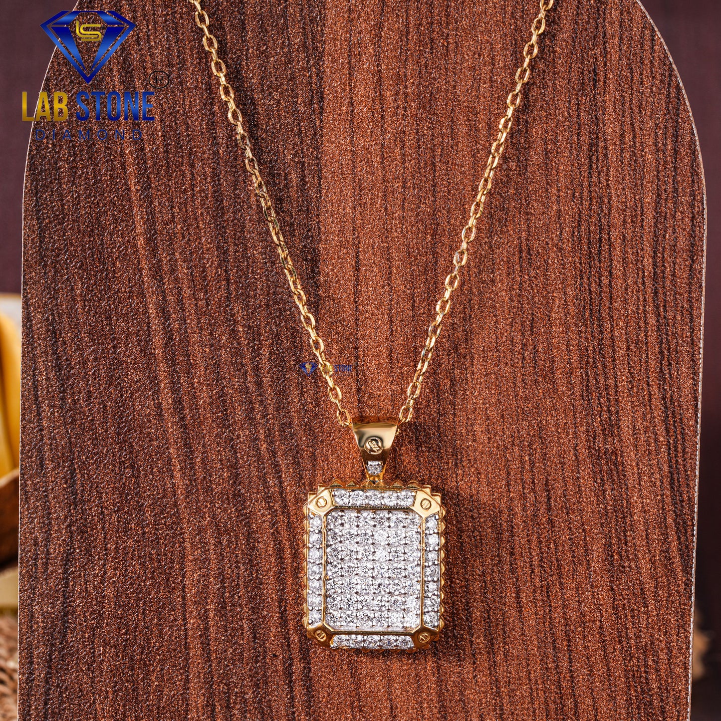 1.19 TDW Round Cut Diamond Women’s Custom Pendant