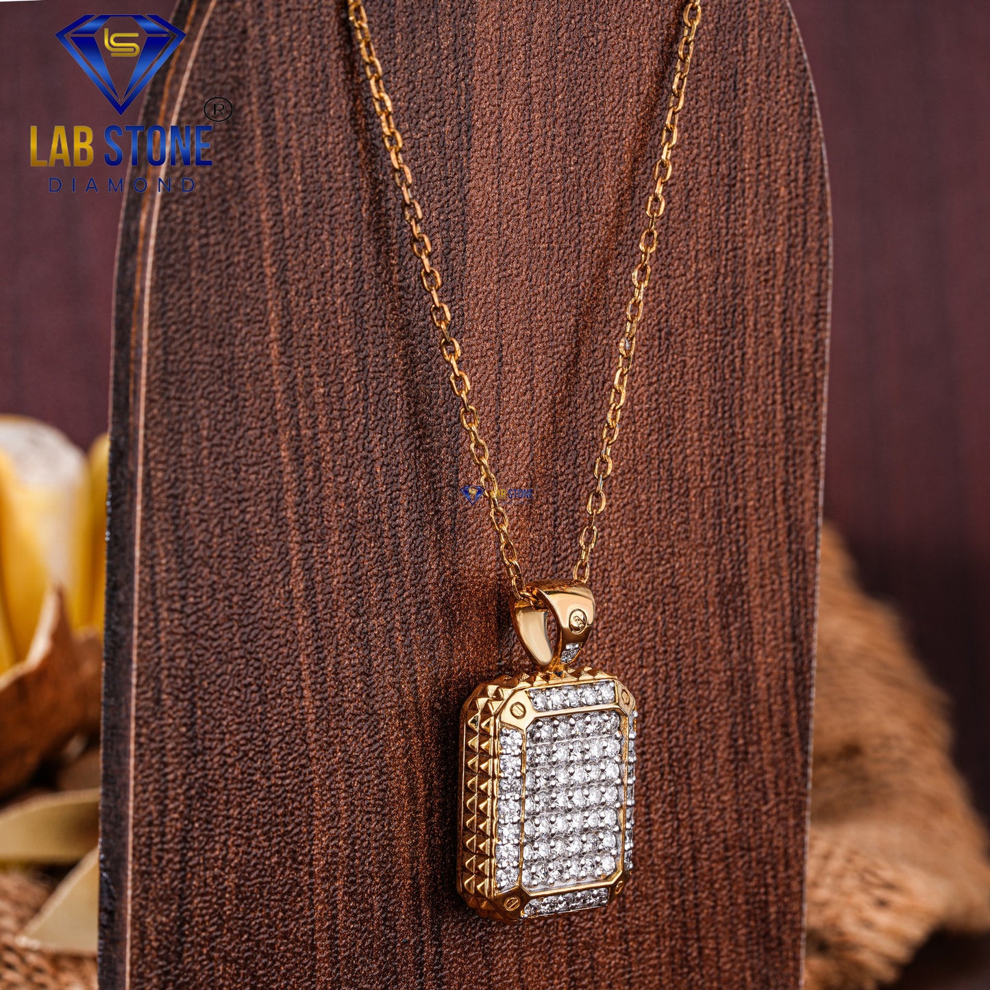 1.19 TDW Round Cut Diamond Women’s Custom Pendant
