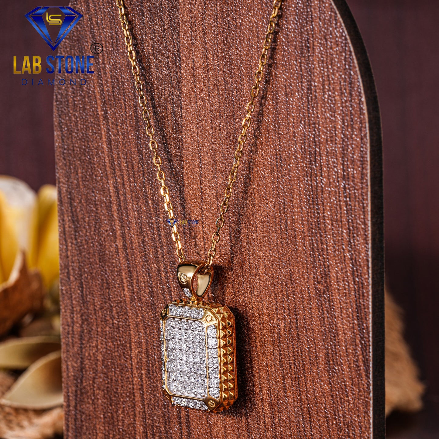 1.19 TDW Round Cut Diamond Women’s Custom Pendant