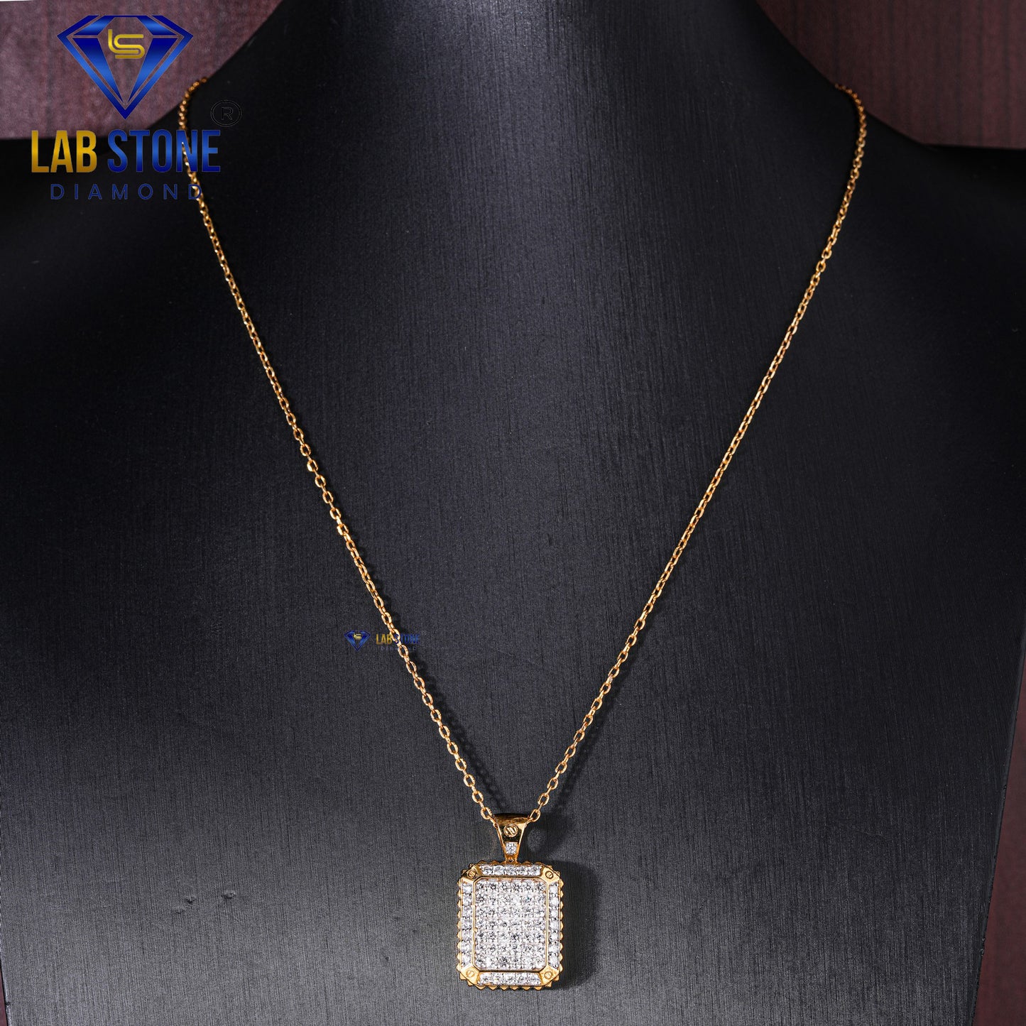 1.19 TDW Round Cut Diamond Women’s Custom Pendant