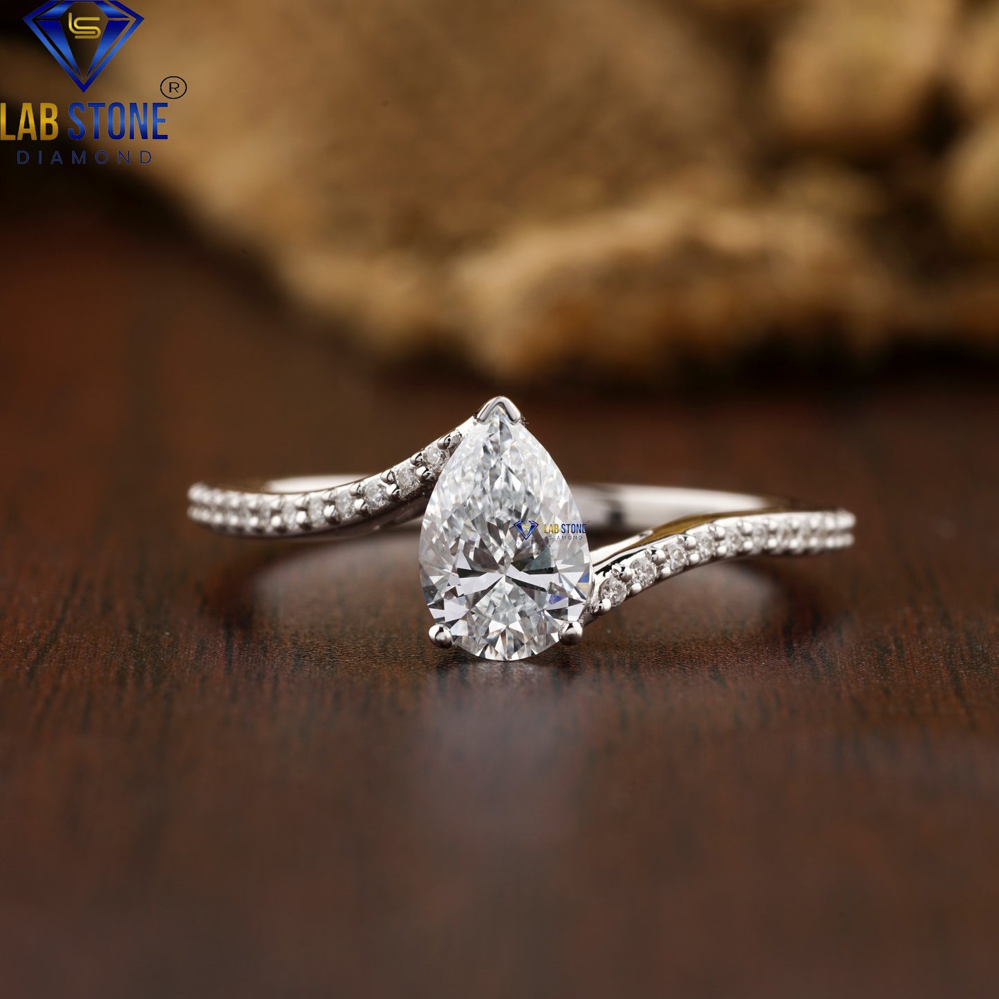 1.375 TDW Pear & Round Cut Diamond Women's Engagement Ring