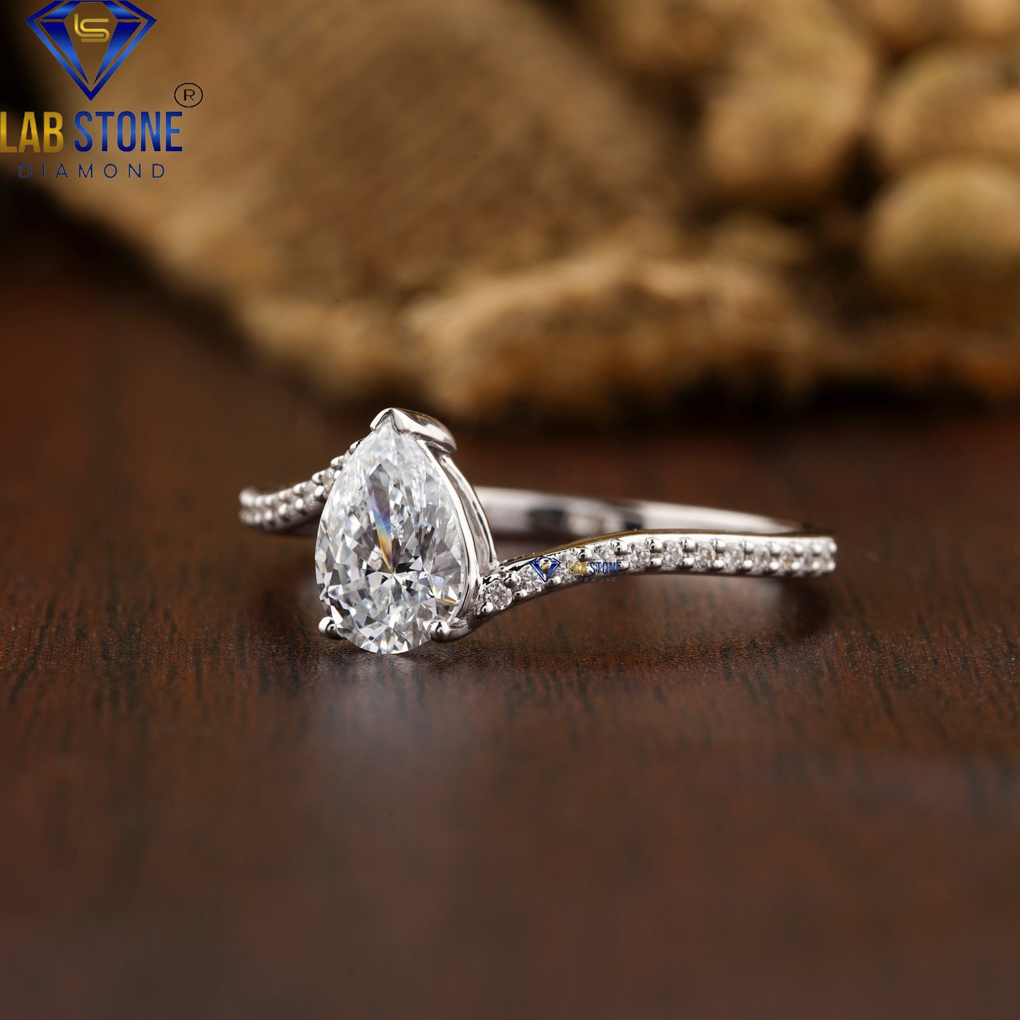 1.375 TDW Pear & Round Cut Diamond Women's Engagement Ring