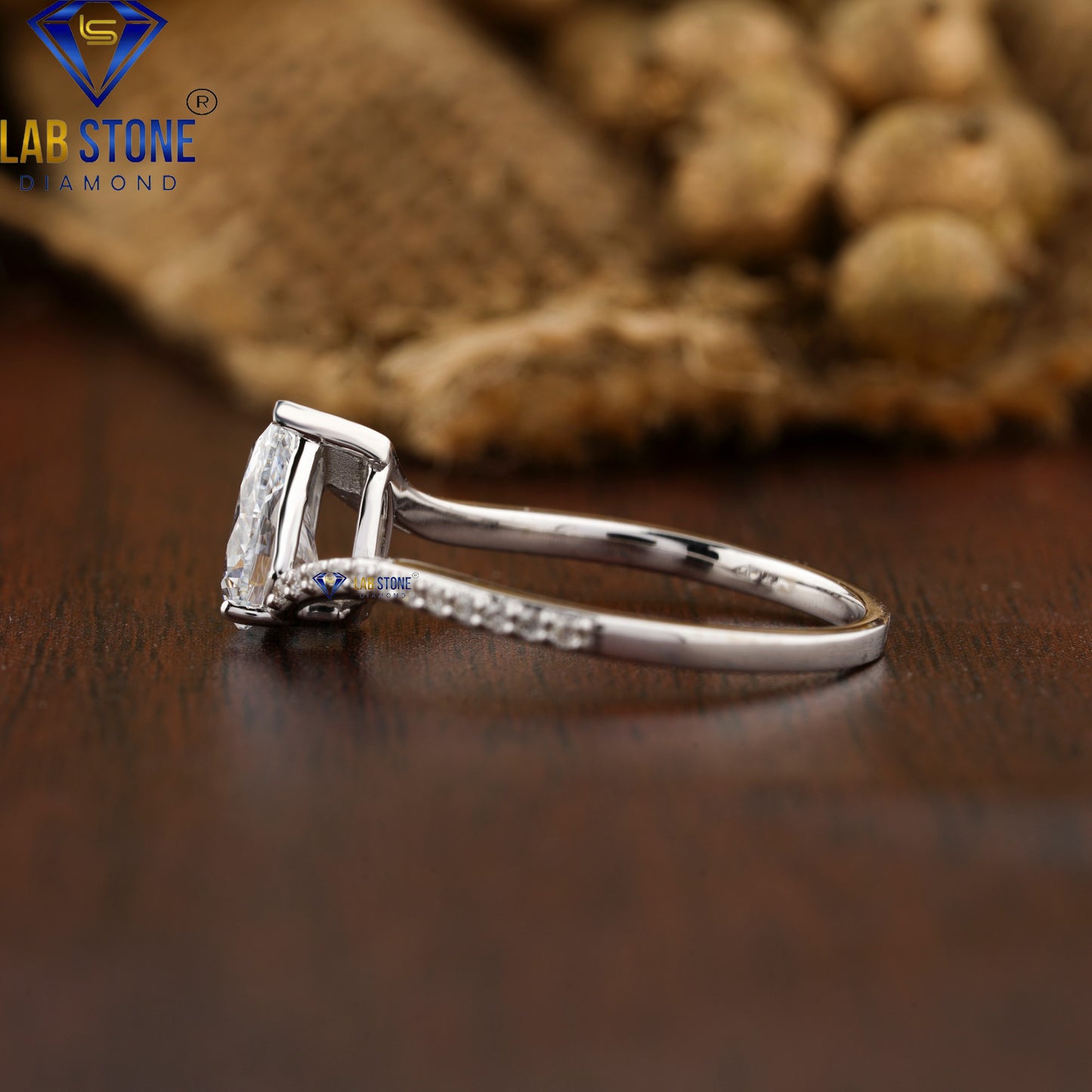 1.375 TDW Pear & Round Cut Diamond Women's Engagement Ring