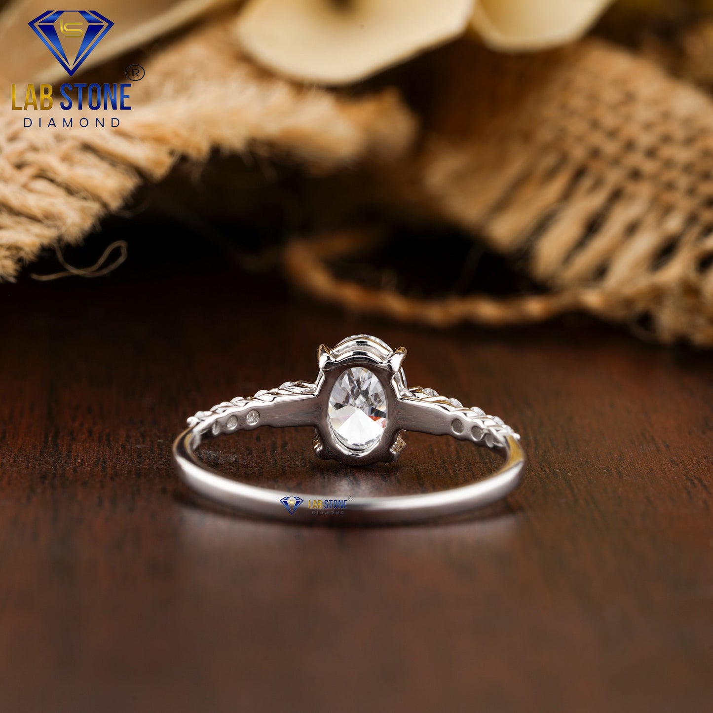 0.94 TDW Oval & Round Cut Women’s Engagement Diamond Ring