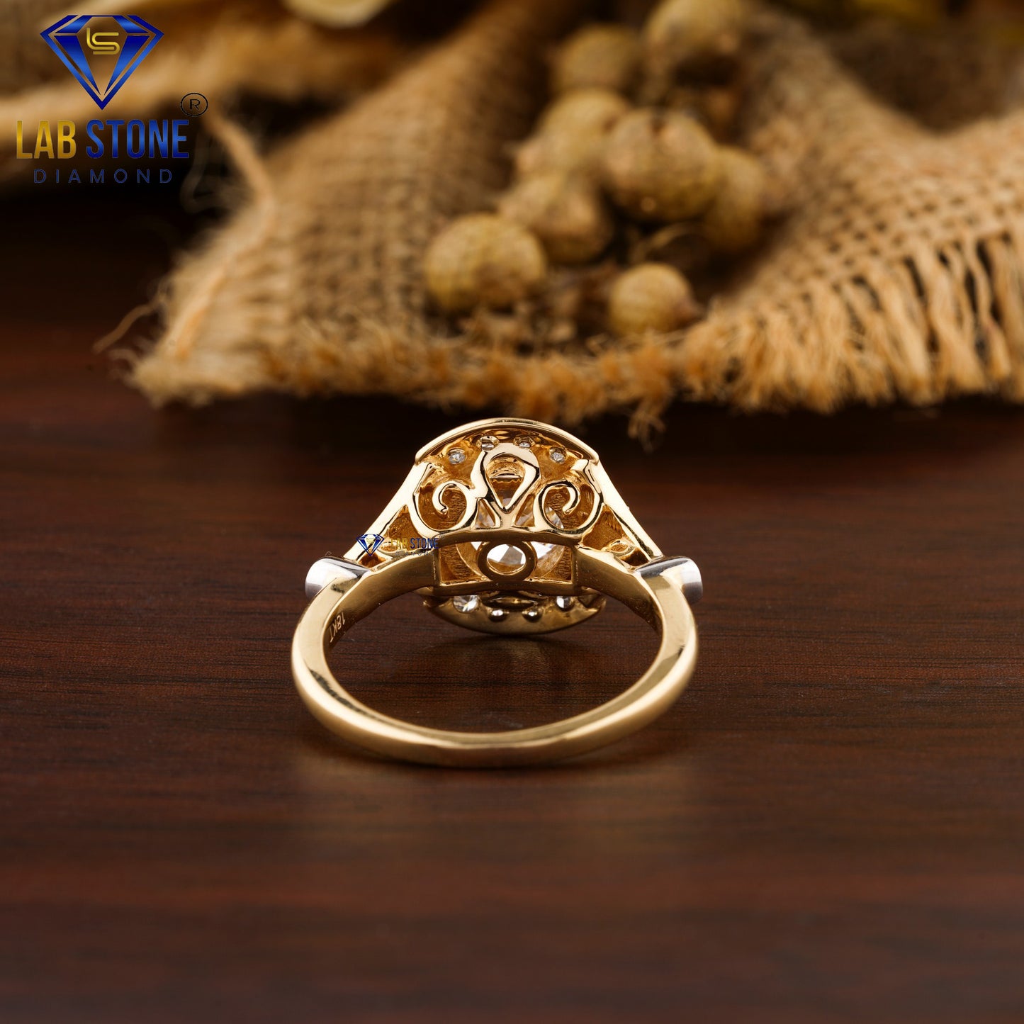 1.59 TDW Round Cut Women’s Engagement Diamond Ring