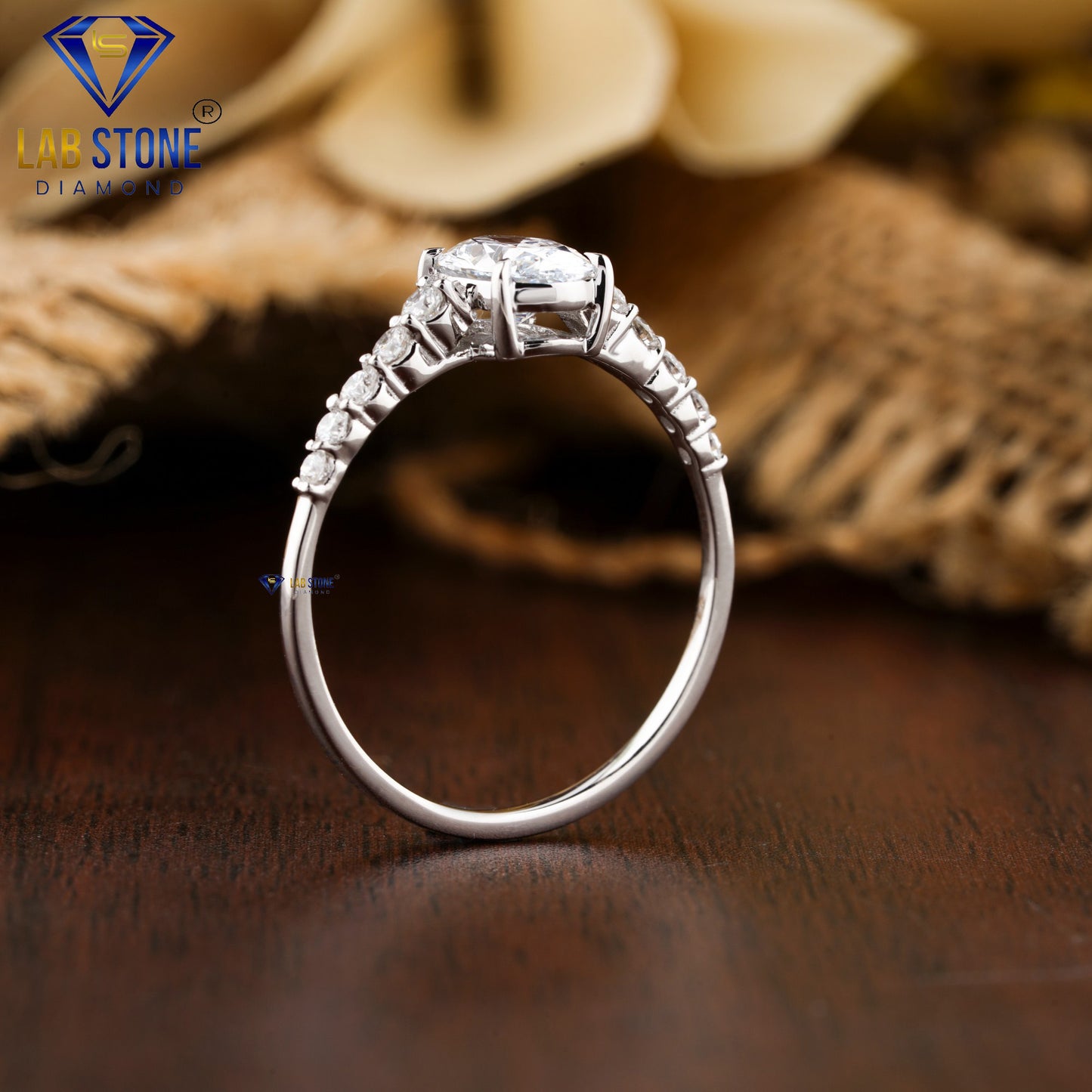 0.94 TDW Oval & Round Cut Women’s Engagement Diamond Ring