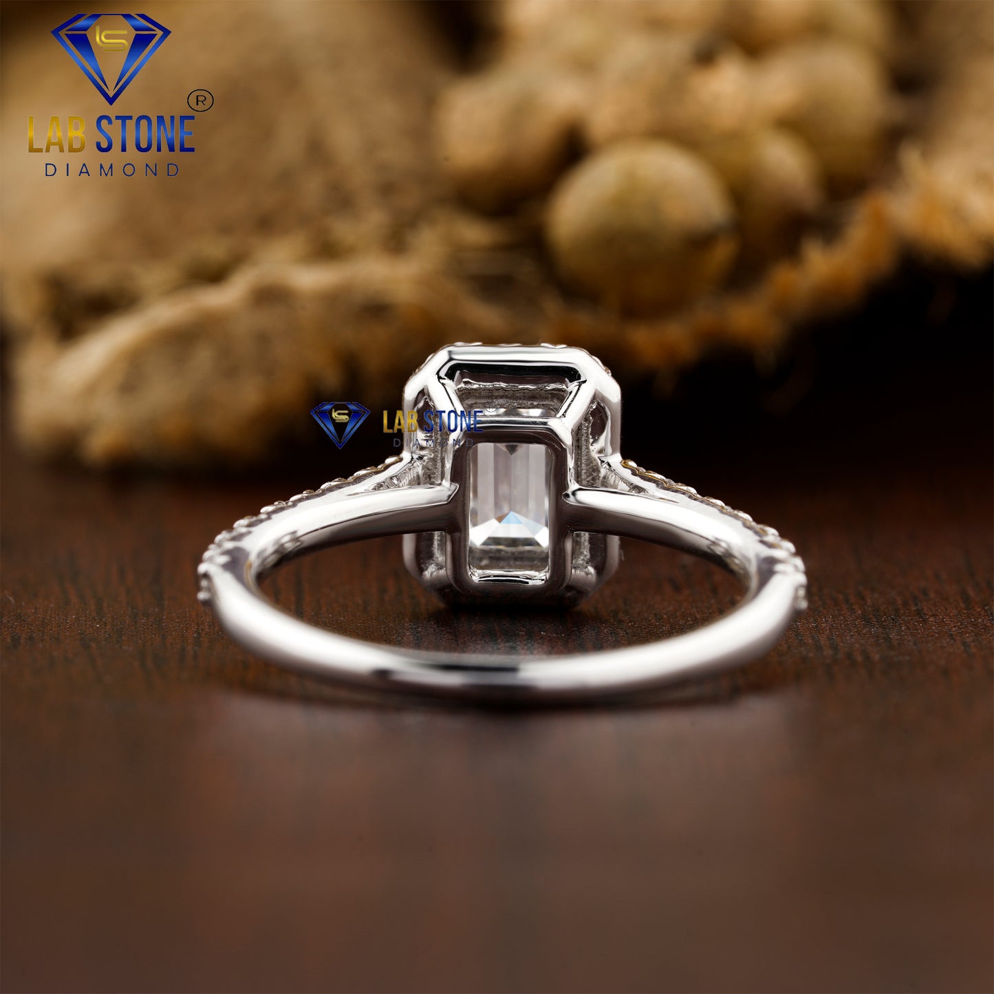 1.11 TDW Emerald & Round Cut Diamond Halo Ring