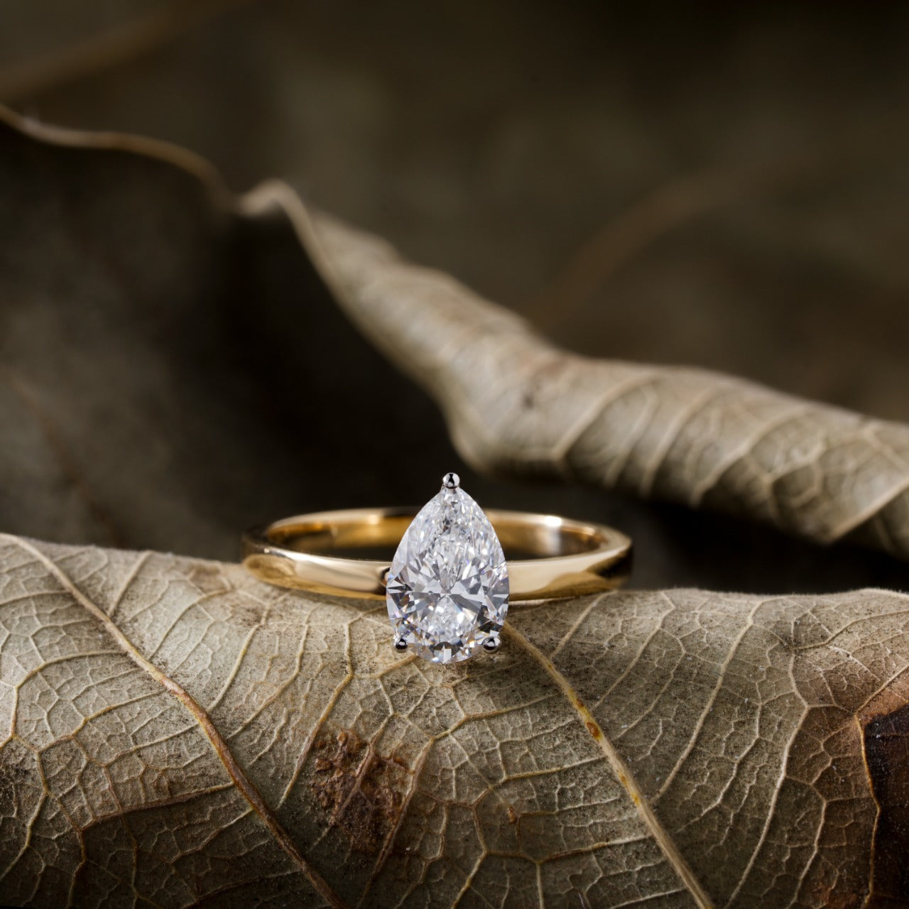 1.28 TDW Pear & Round Cut Diamond Women’s Ring with Band