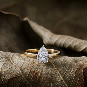 1.28 TDW Pear & Round Cut Diamond Women’s Ring with Band