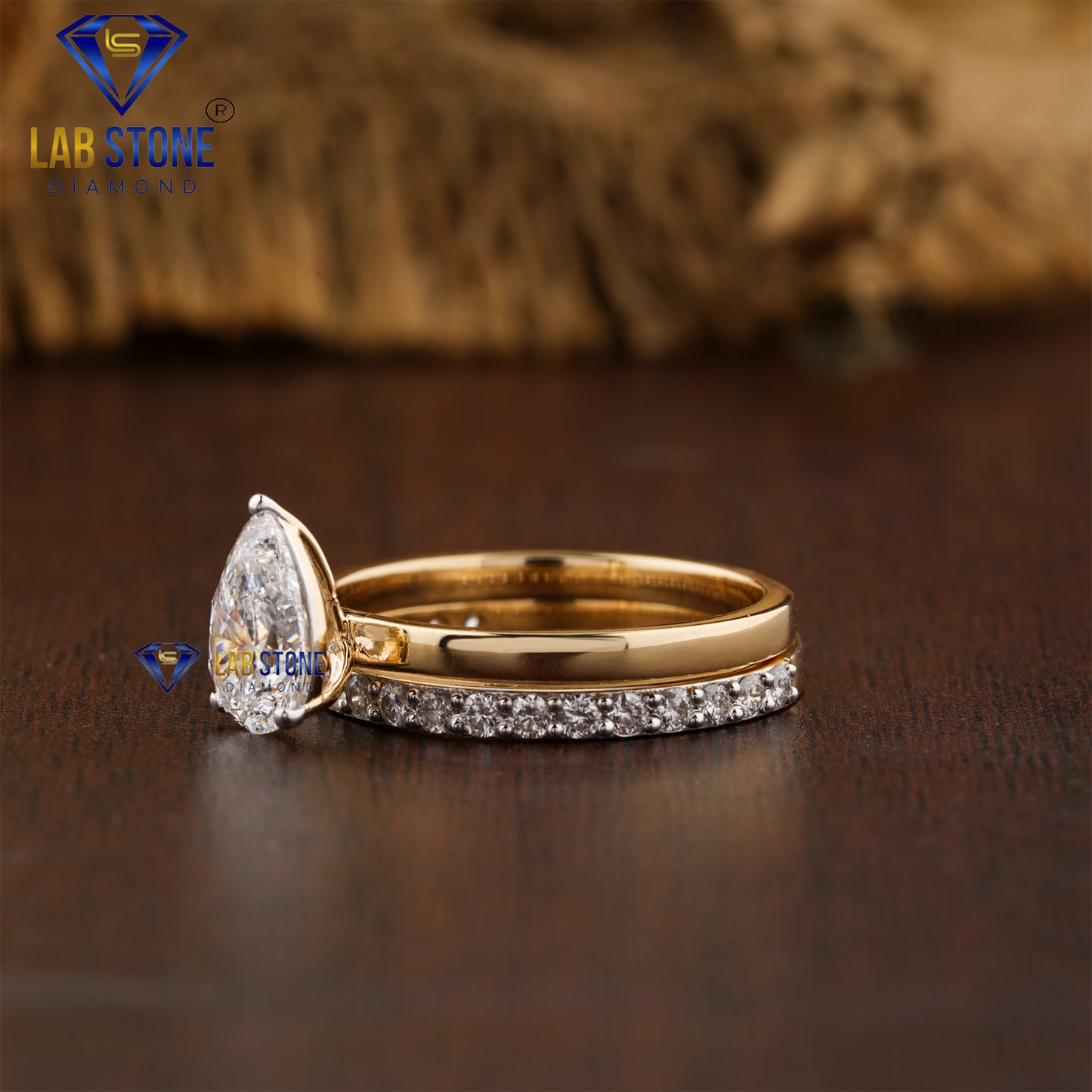 1.28 TDW Pear & Round Cut Diamond Women’s Ring with Band