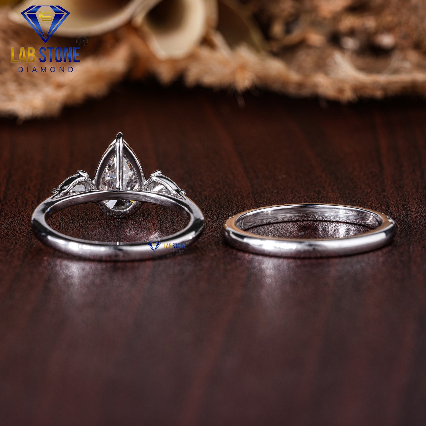 1.90 TDW Pear cut & Round cut Diamond three stone ring with band