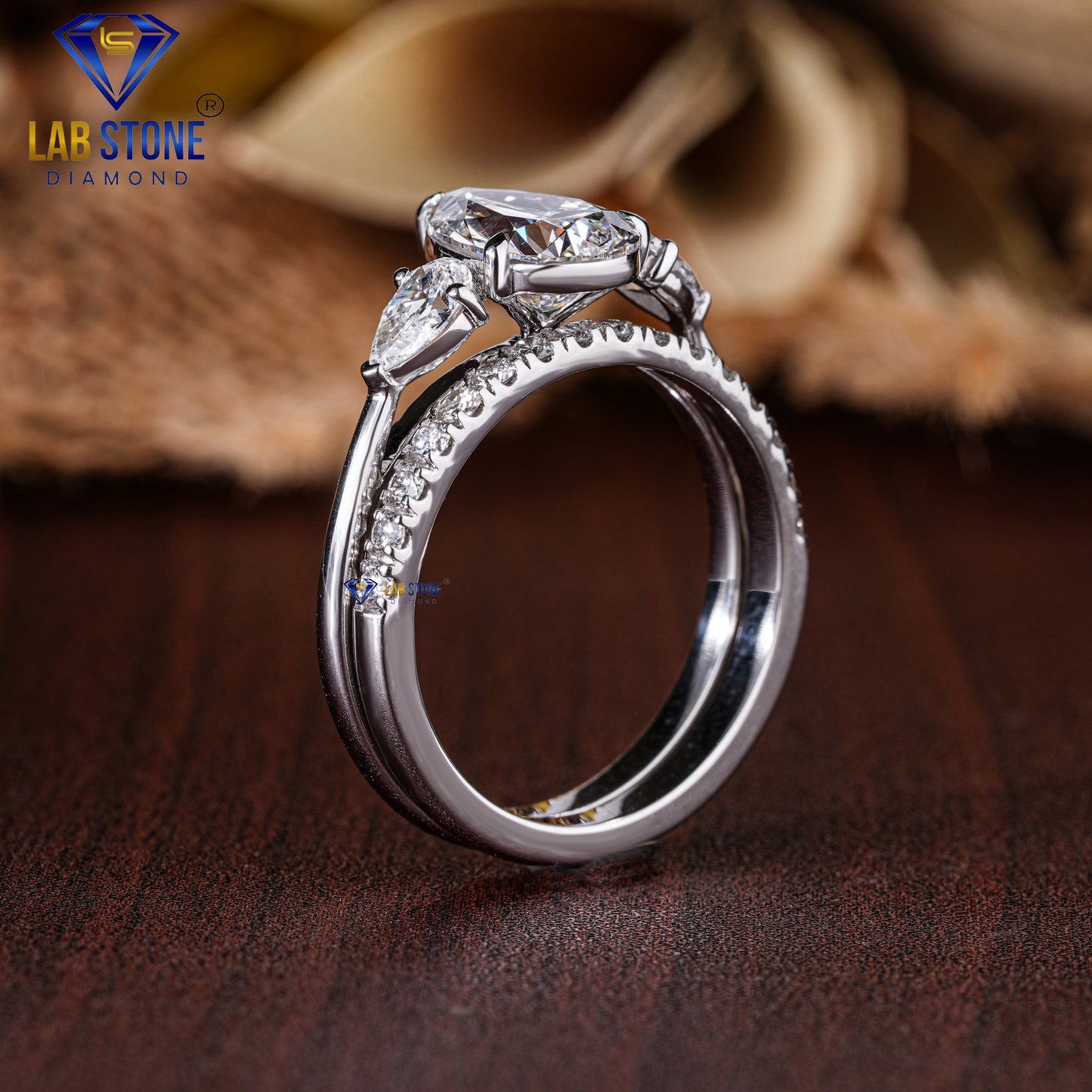 1.90 TDW Pear cut & Round cut Diamond three stone ring with band