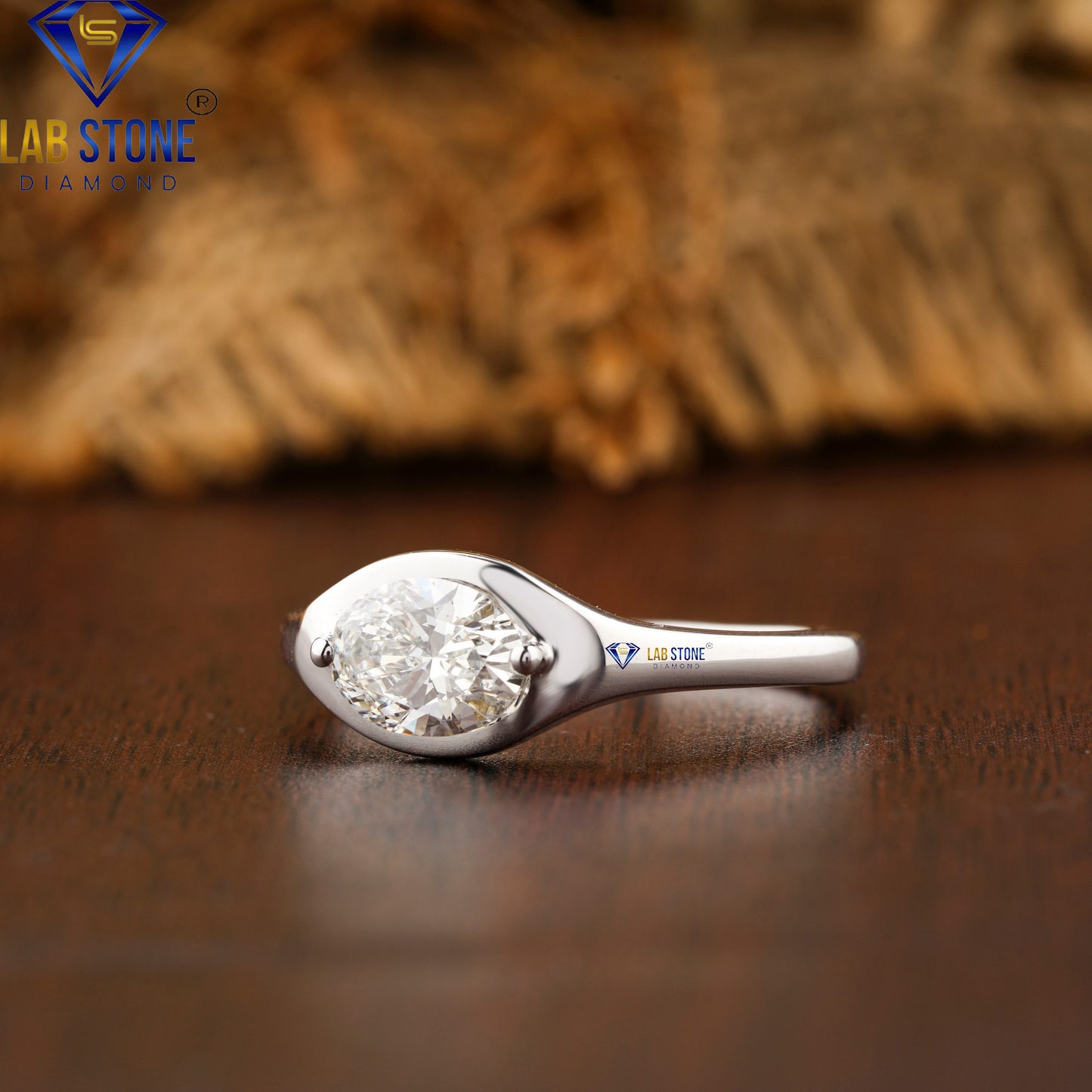 0.95 TDW Oval Cut Diamond Women’s Solitaire Ring