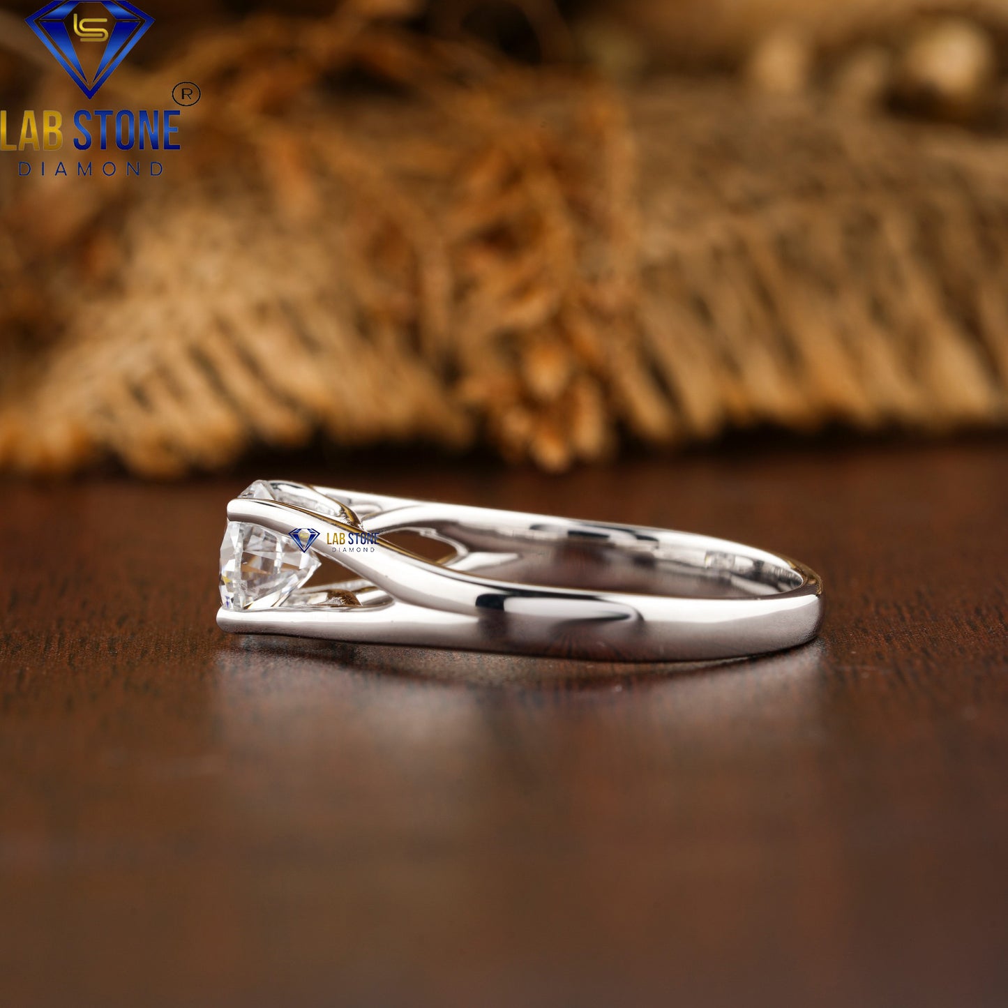 0.92 TDW Round Cut Diamond Women’s Solitaire Ring