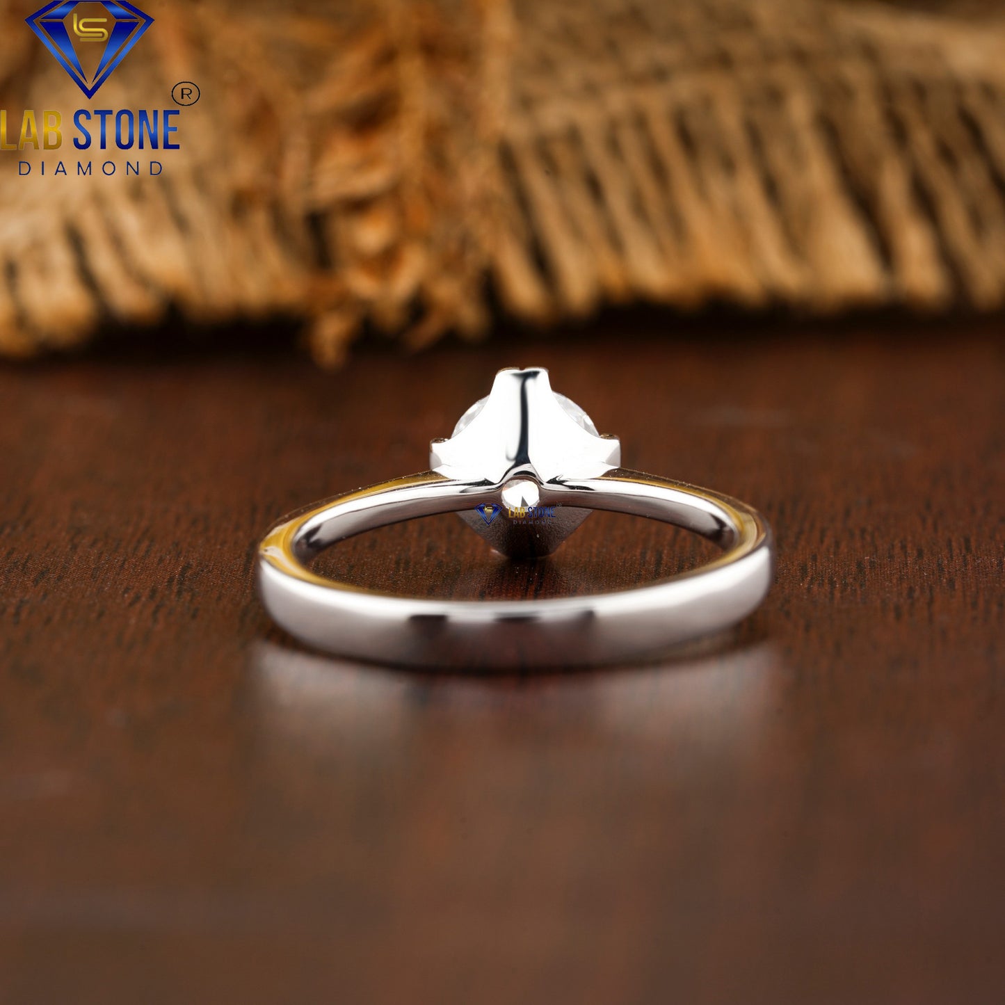 0.92 TDW Round Cut Women’s Solitaire Diamond Ring