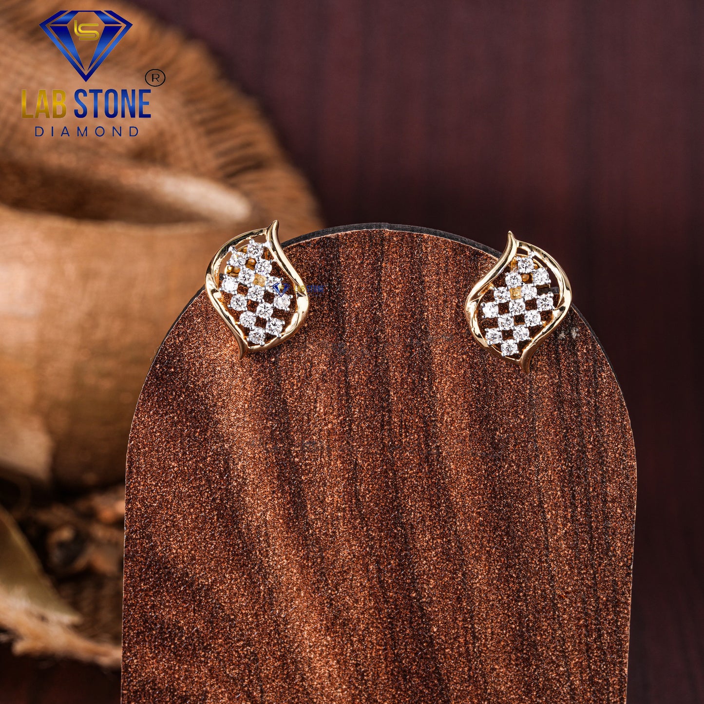 0.37 TDW Round Cut Diamond Stud Earring