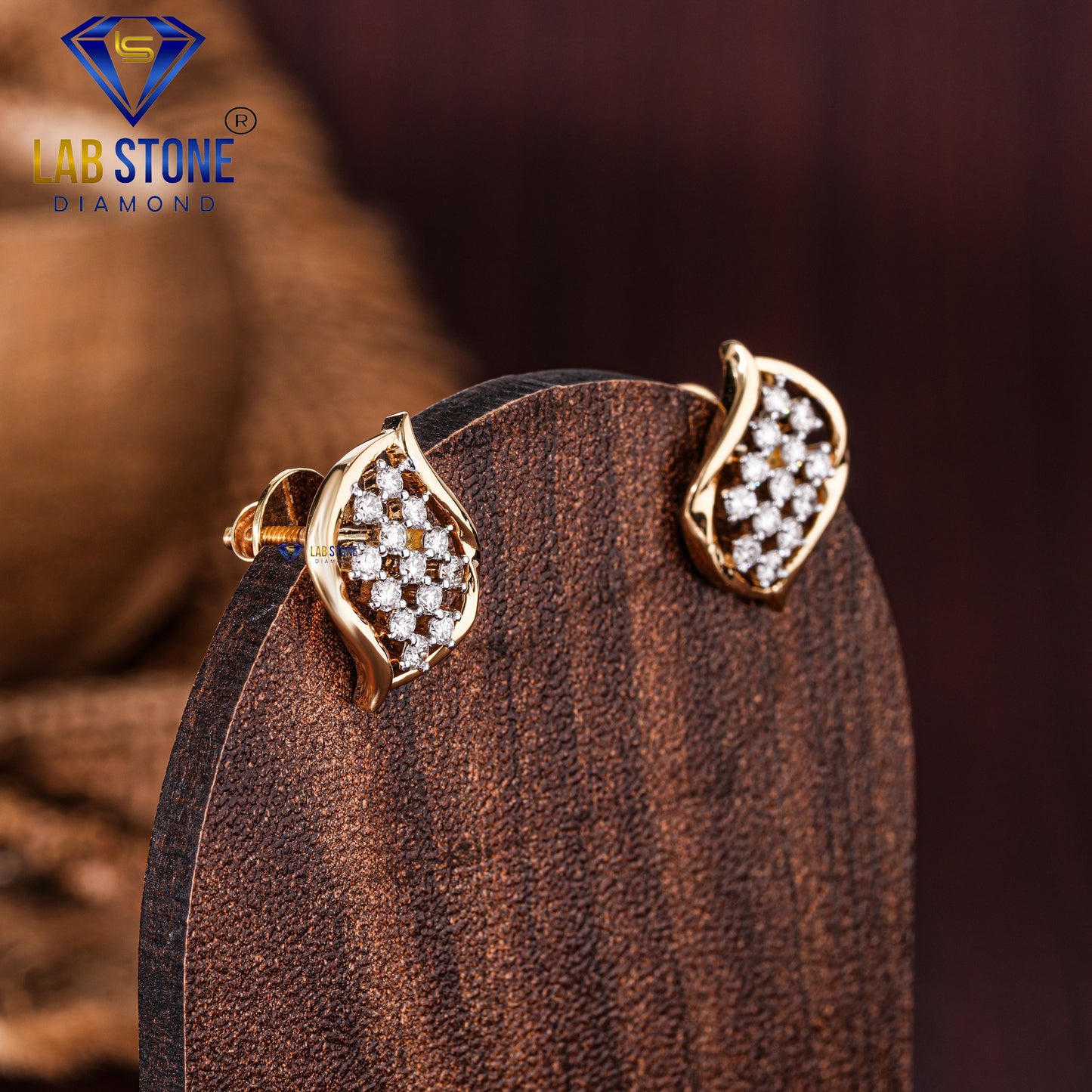 0.37 TDW Round Cut Diamond Stud Earring