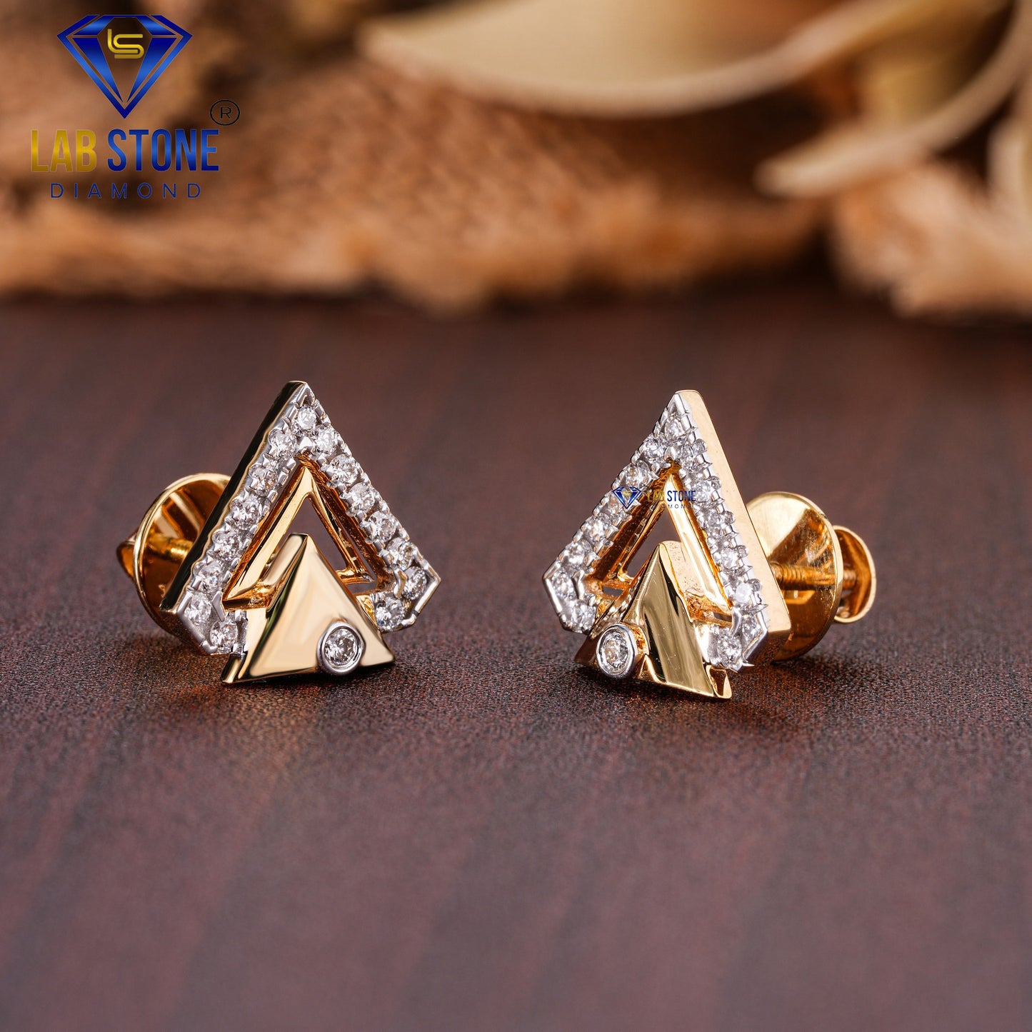 0.21 TDW Round Cut Diamond Stud Earring