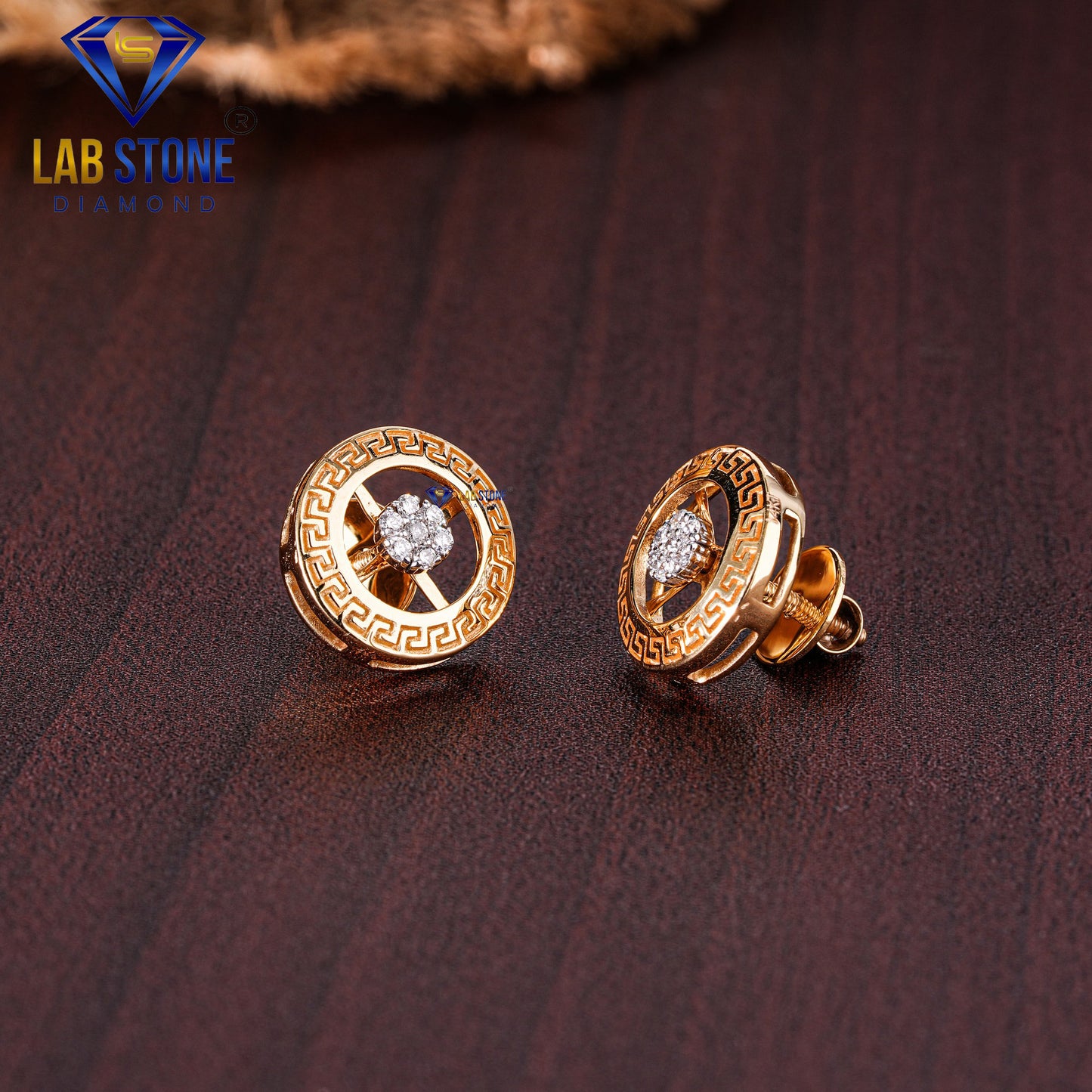 0.10 TDW Round Cut Diamond Stud Earring