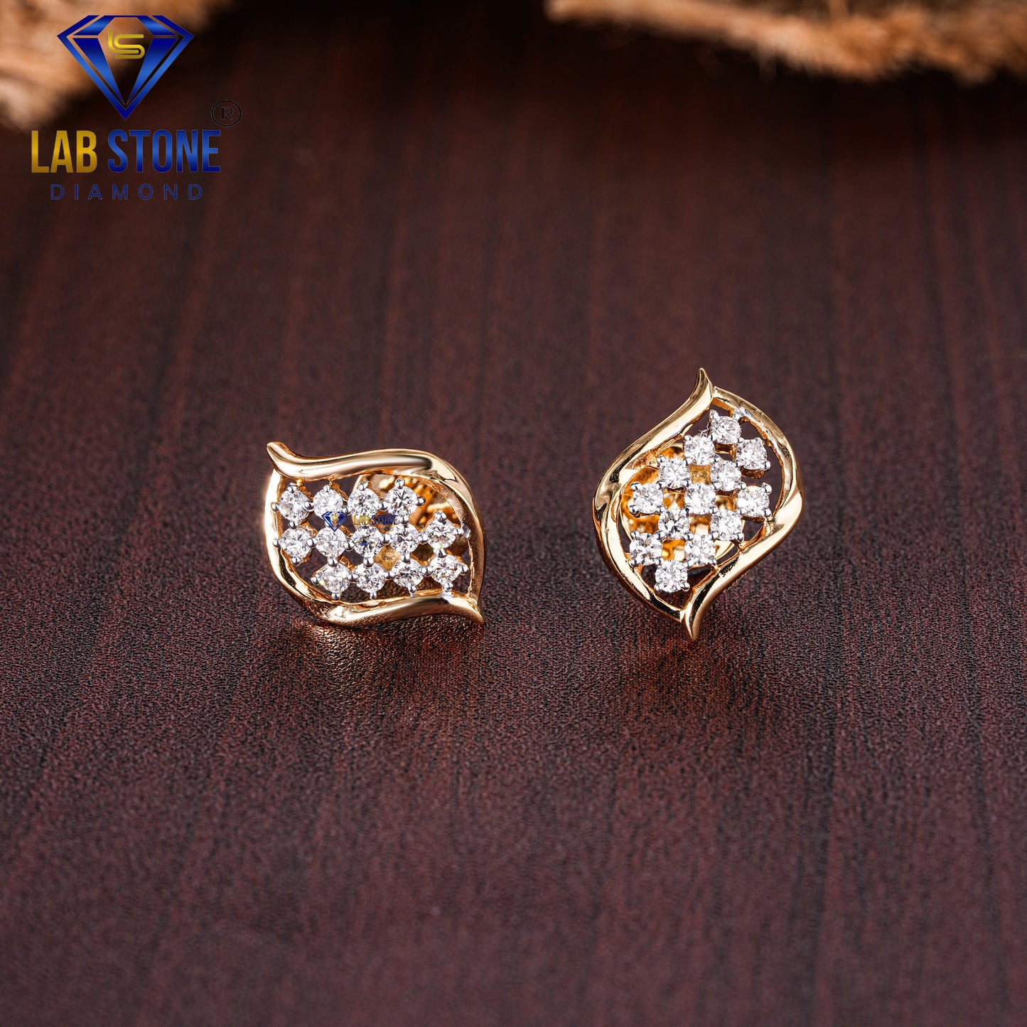 0.37 TDW Round Cut Diamond Stud Earring