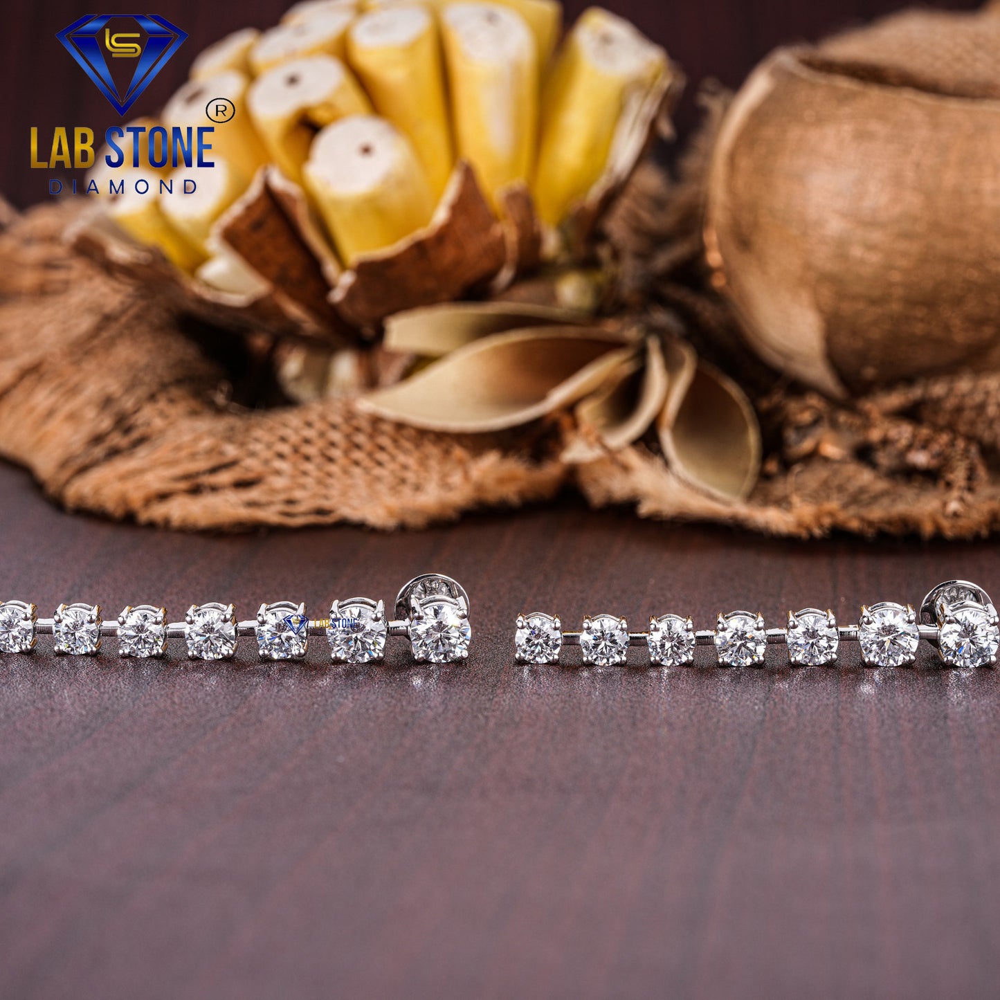 29.06 TDW Round Cut Diamond Women's Tennis Necklace