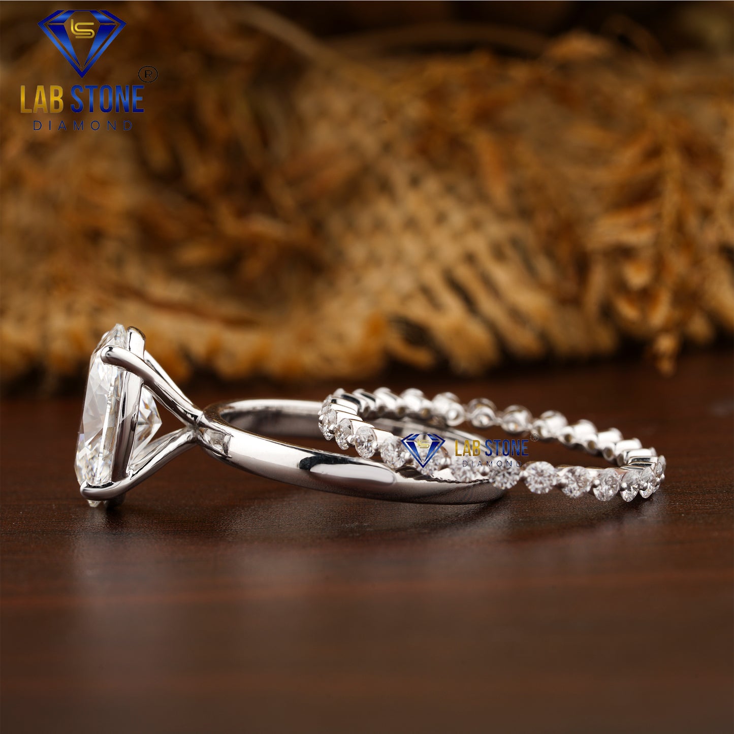 2.80 TDW Round & Oval Cut Diamod Women's Engagement Ring with Band