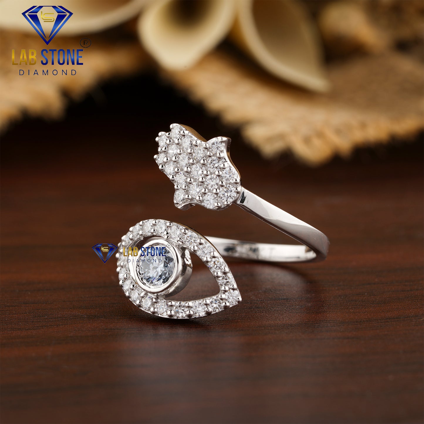 0.79 TDW Round Cut Diamond Women’s Engagement Ring