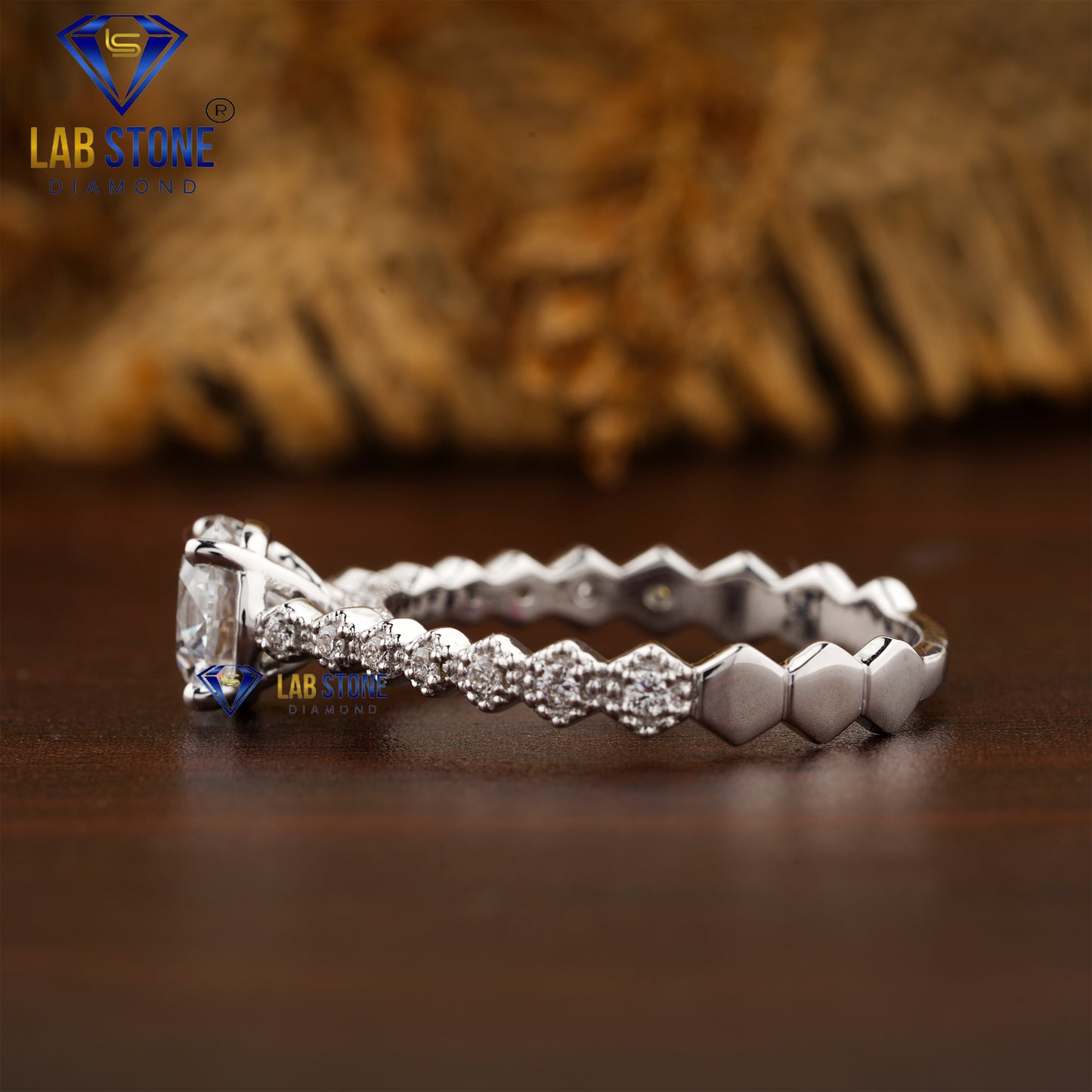 1.08 TDW Round Cut Women’s Engagement Diamond Ring