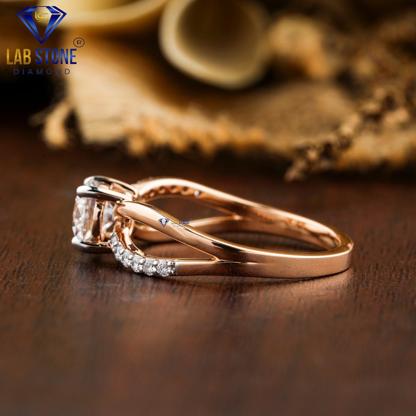 1.06 TDW Round Cut Women’s Engagement Diamond Ring