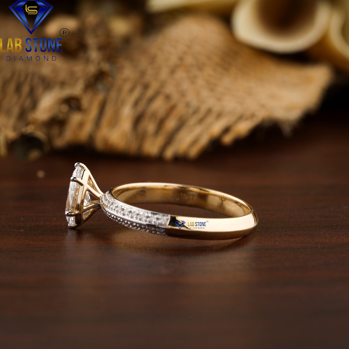 0.96 TDW Pear & Round Cut Diamond Women's Ring