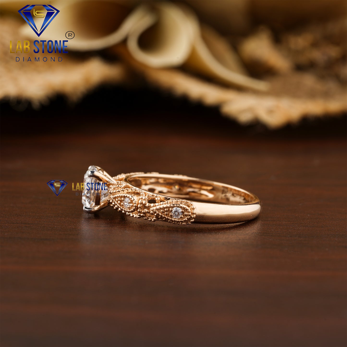 1.05 TDW Round Cut Women’s Engagement Diamond Ring